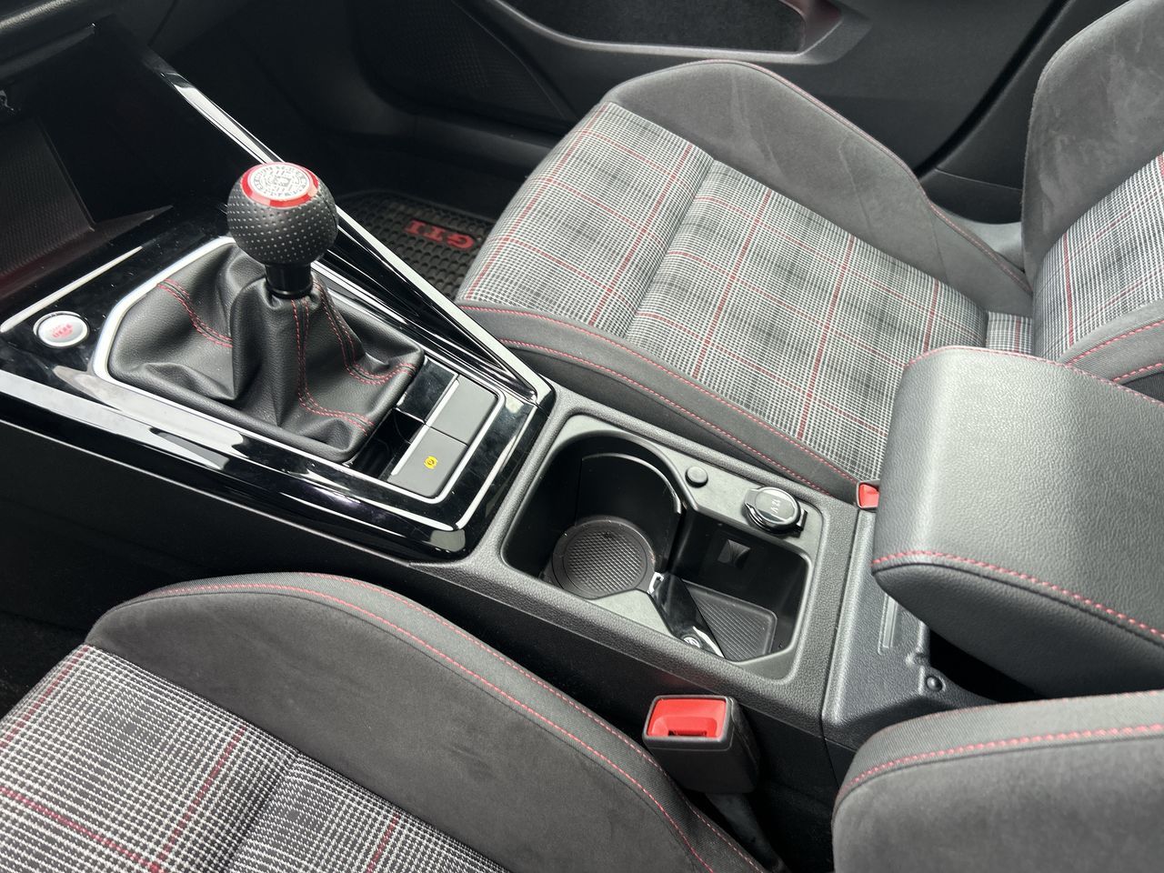 Volkswagen GTI  2023 à Vancouver, Colombie-Britannique