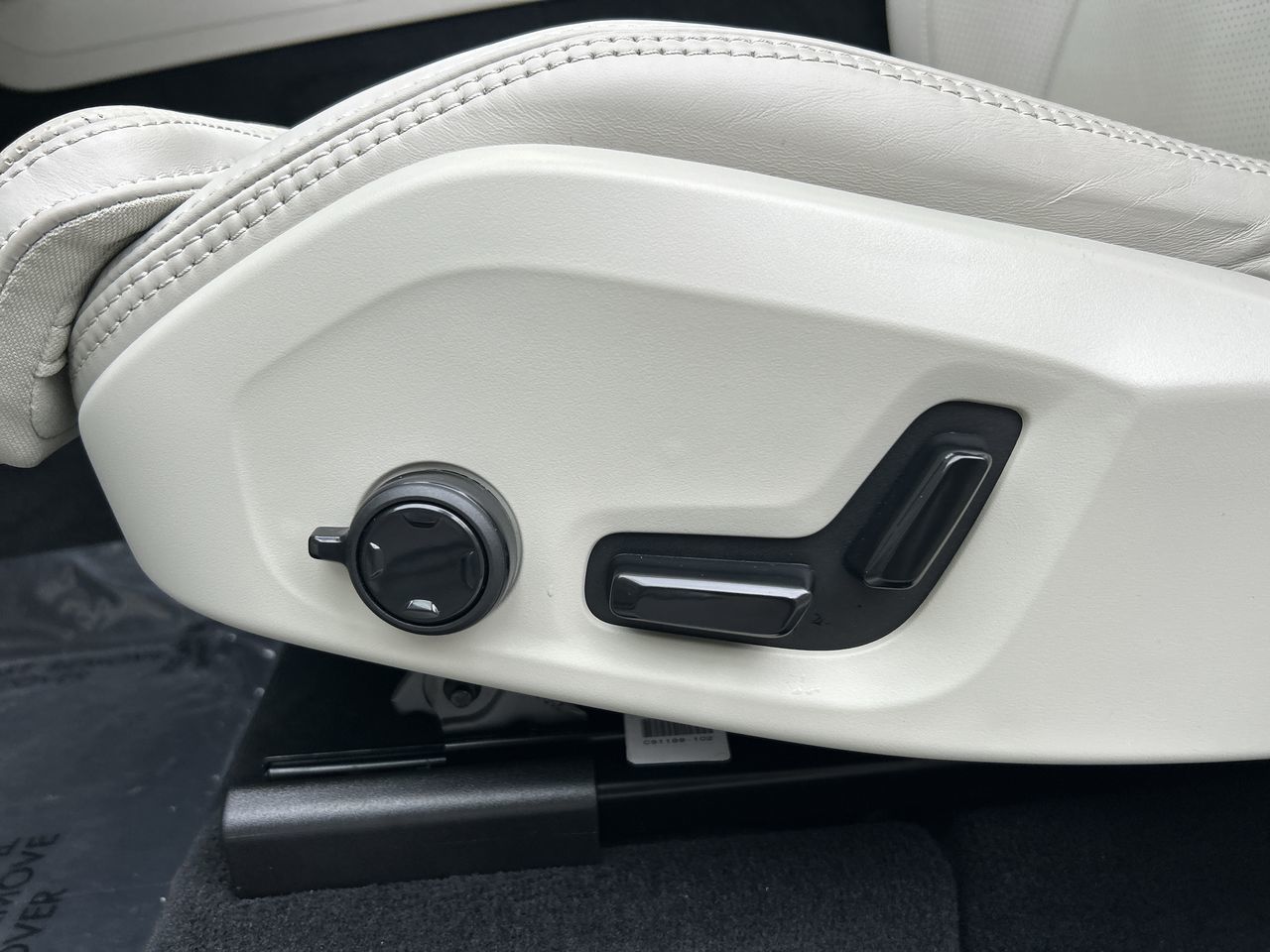 2025 Volvo XC60 Plug-In Hybrid