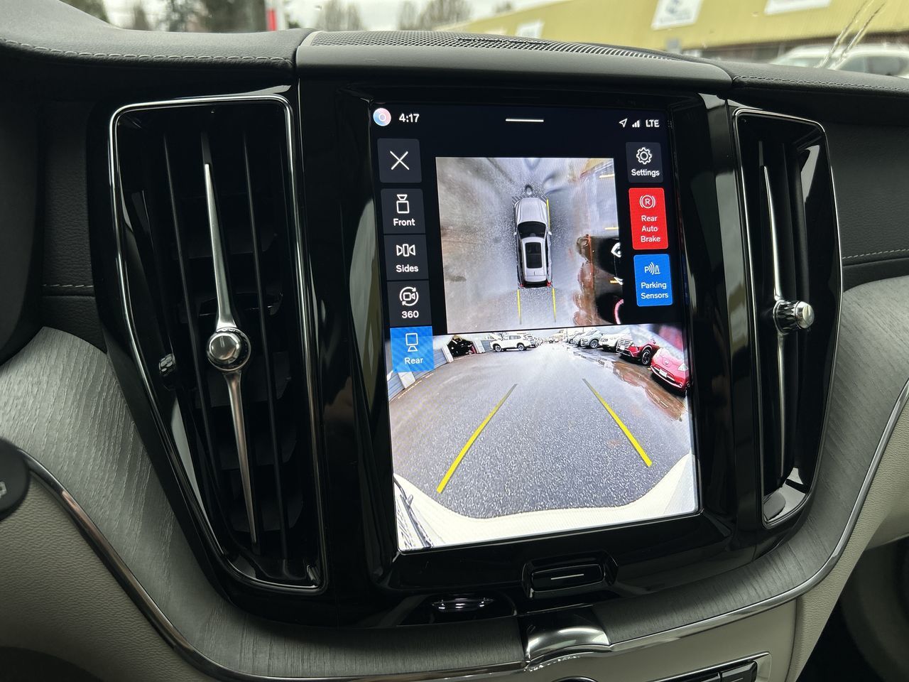 2025 Volvo XC60 Plug-In Hybrid