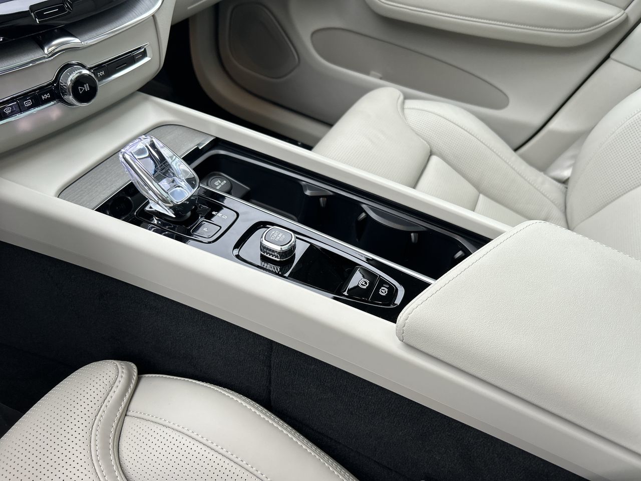 2025 Volvo XC60 Plug-In Hybrid