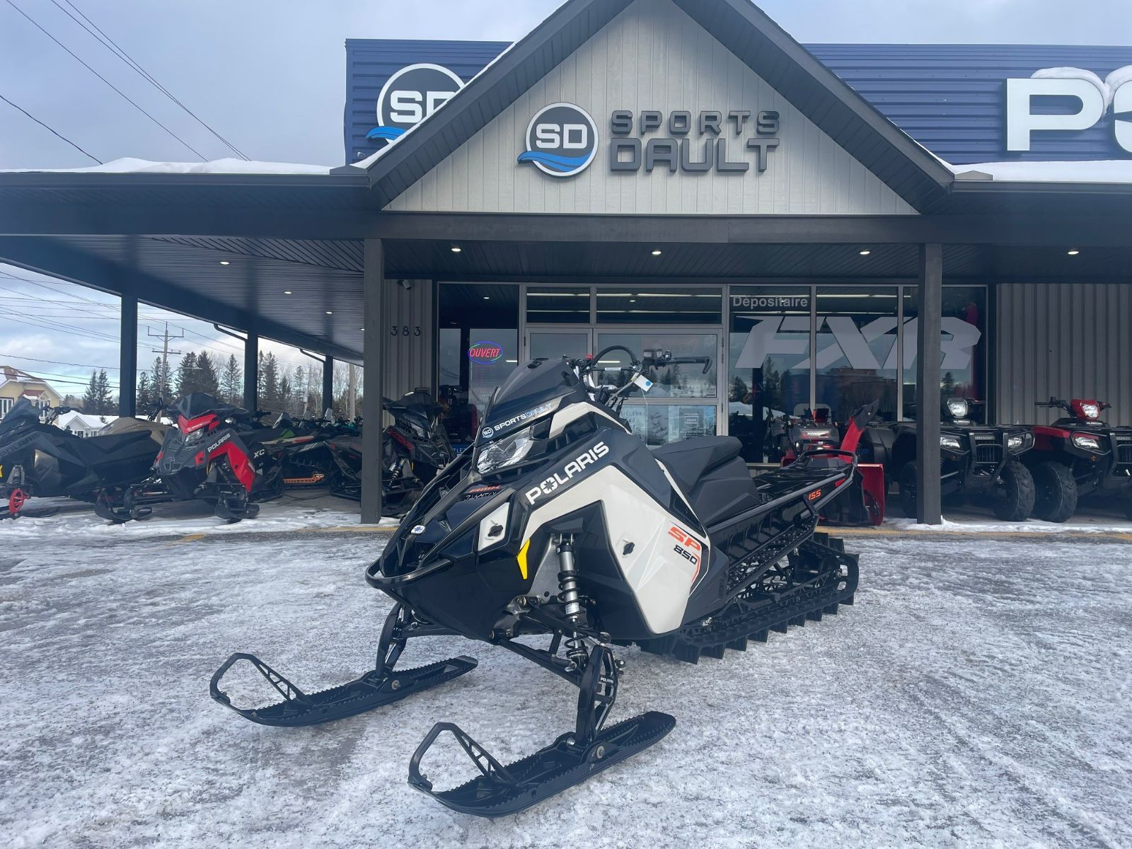 Les Sports Dault et frères | Snowmobile Polaris in our Les Sports Dault et frères | Snowmobile Polaris in our