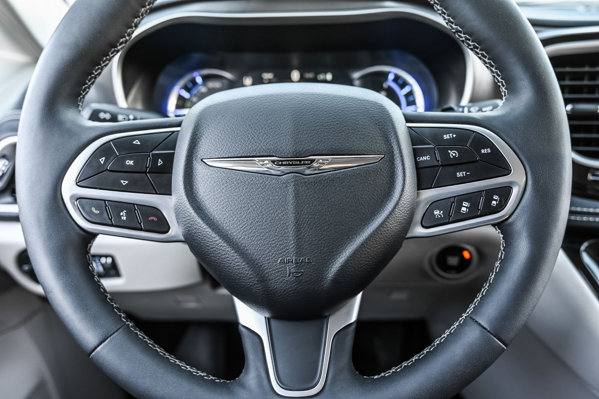 Chrysler Pacifica Hybrid  2023