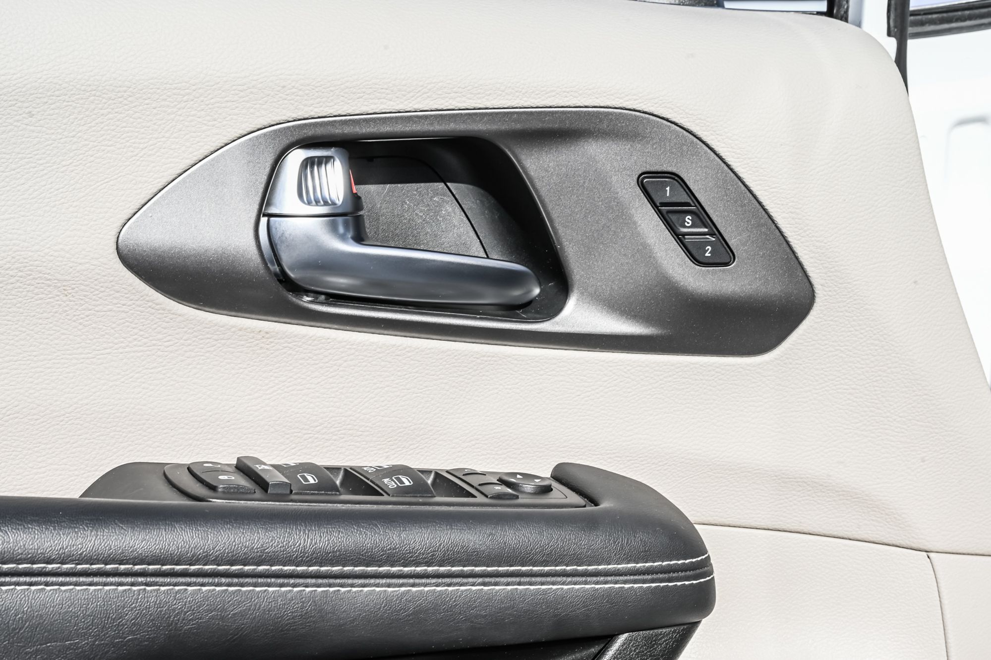 Chrysler Pacifica Hybrid  2023