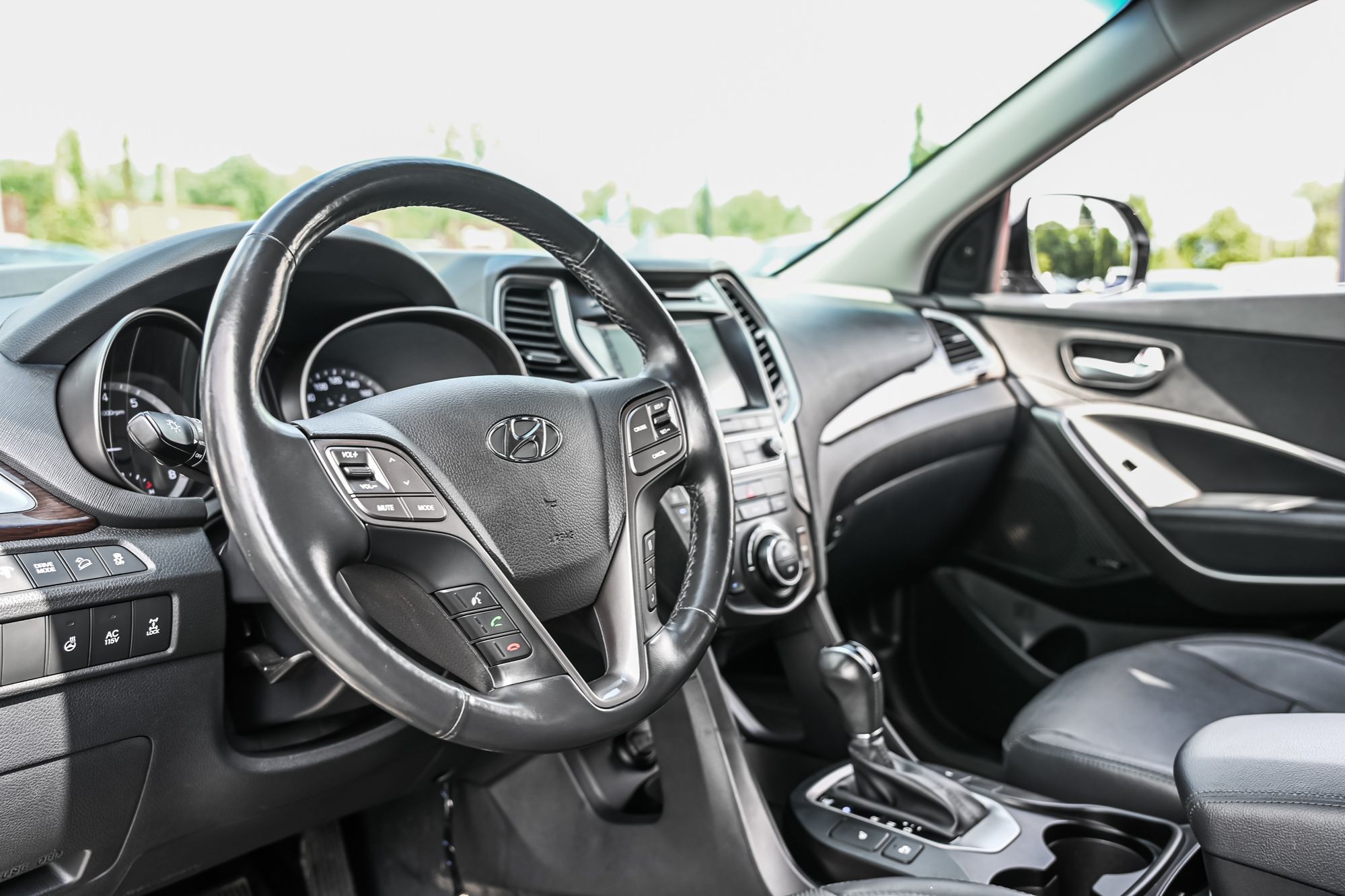 2017 Hyundai Santa Fe XL in Saint-Bruno-de-Montarville, Quebec