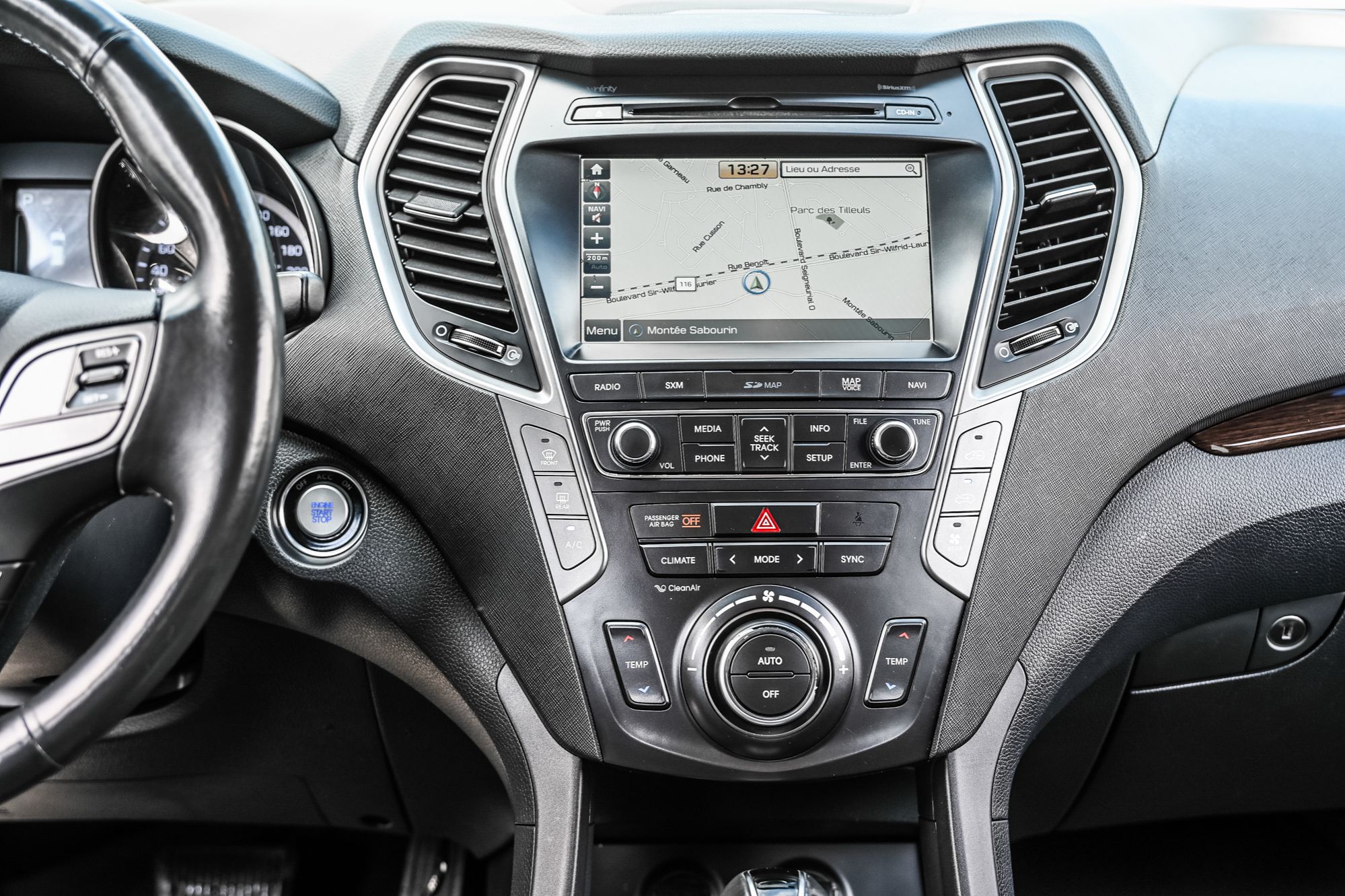 2017 Hyundai Santa Fe XL in Saint-Bruno-de-Montarville, Quebec