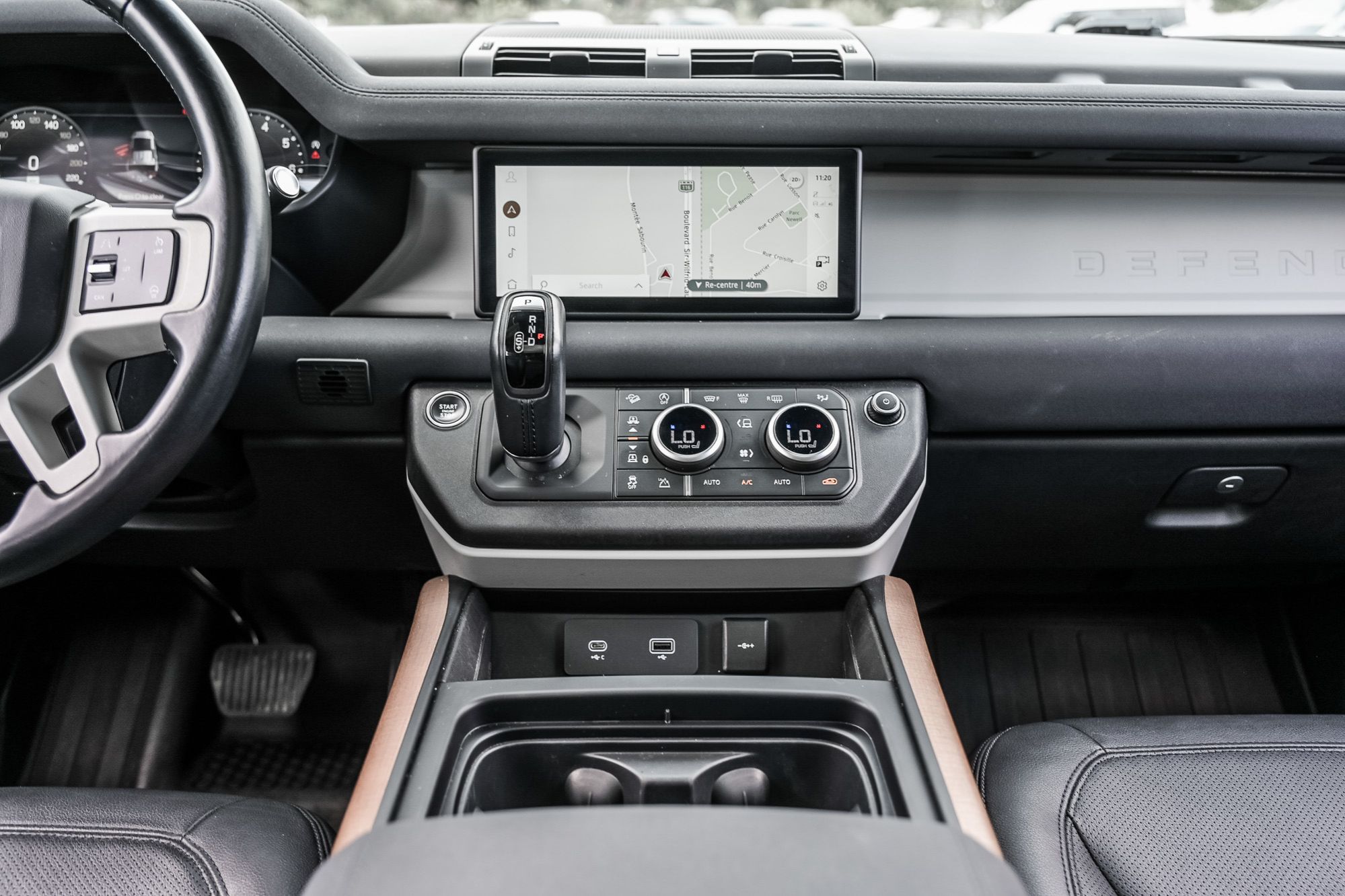 2023 Land Rover Defender in Saint-Bruno-de-Montarville, Quebec