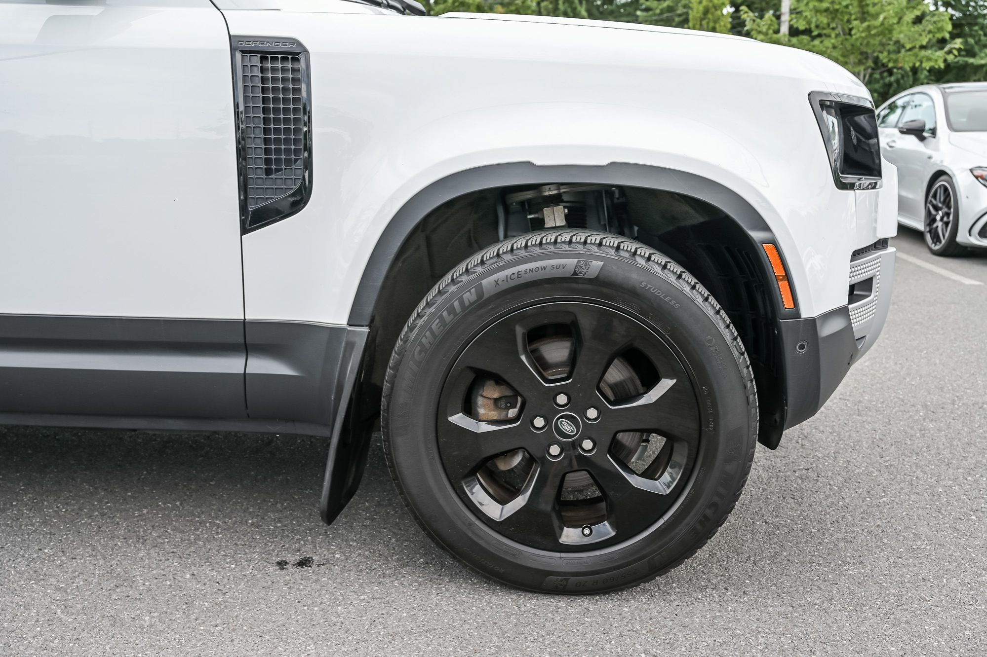 2023 Land Rover Defender in Saint-Bruno-de-Montarville, Quebec