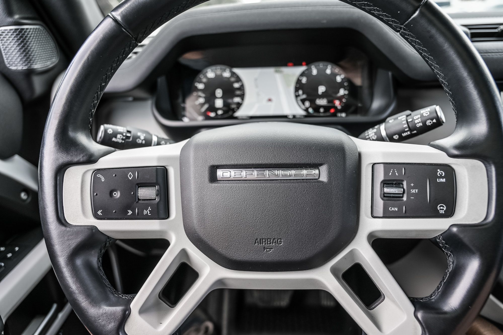 2023 Land Rover Defender in Saint-Bruno-de-Montarville, Quebec