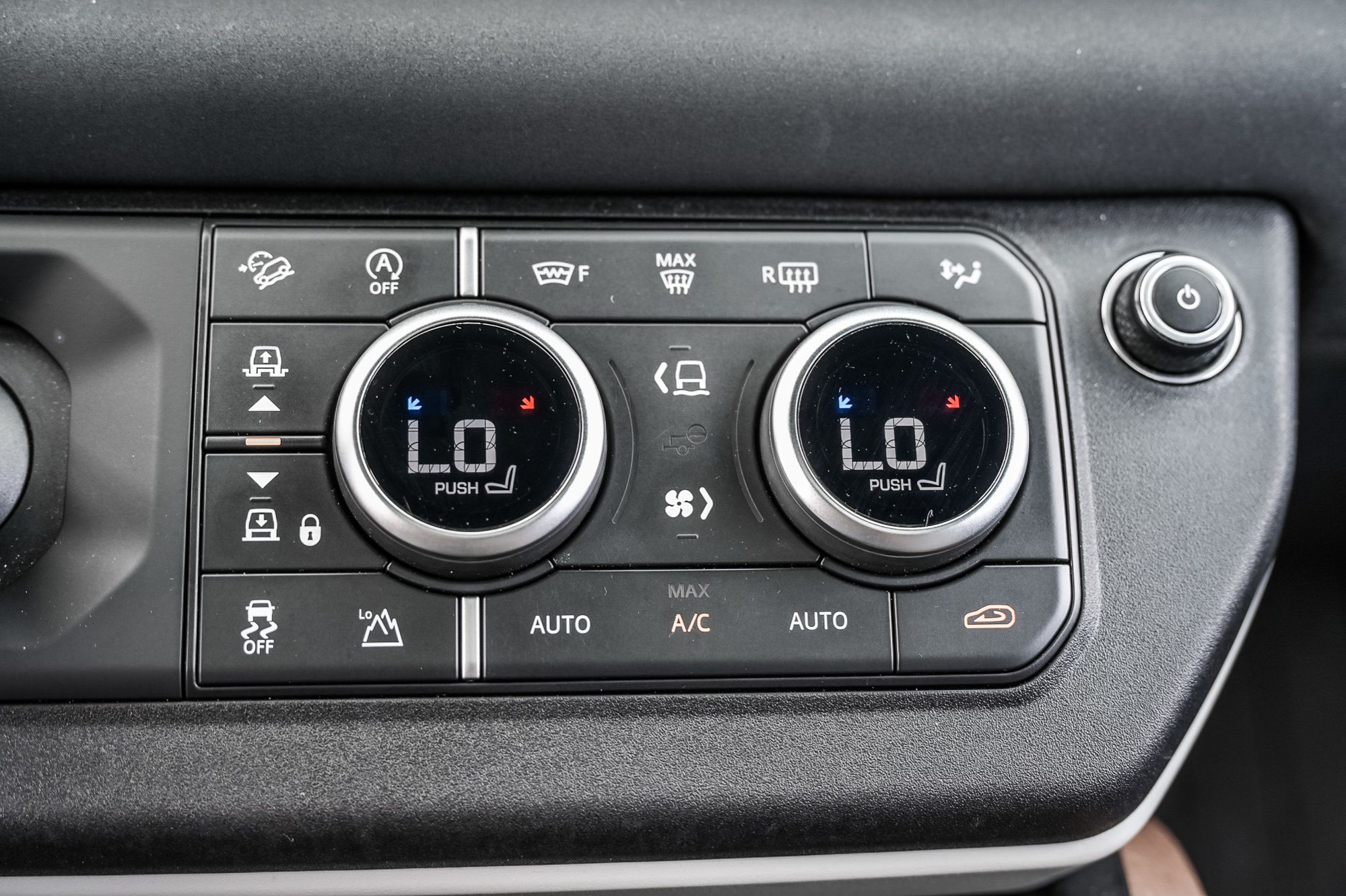2023 Land Rover Defender in Saint-Bruno-de-Montarville, Quebec