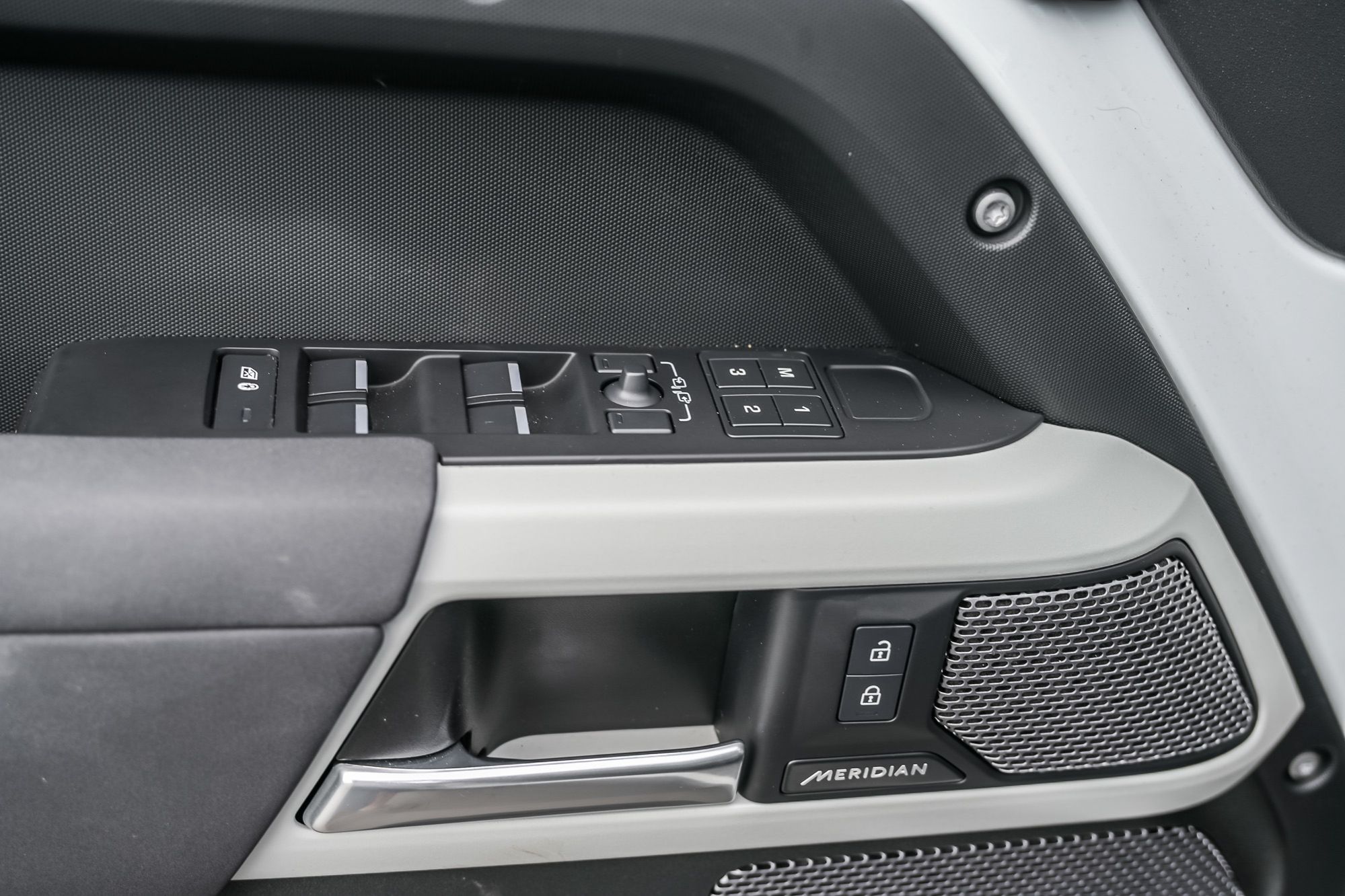 2023 Land Rover Defender in Saint-Bruno-de-Montarville, Quebec