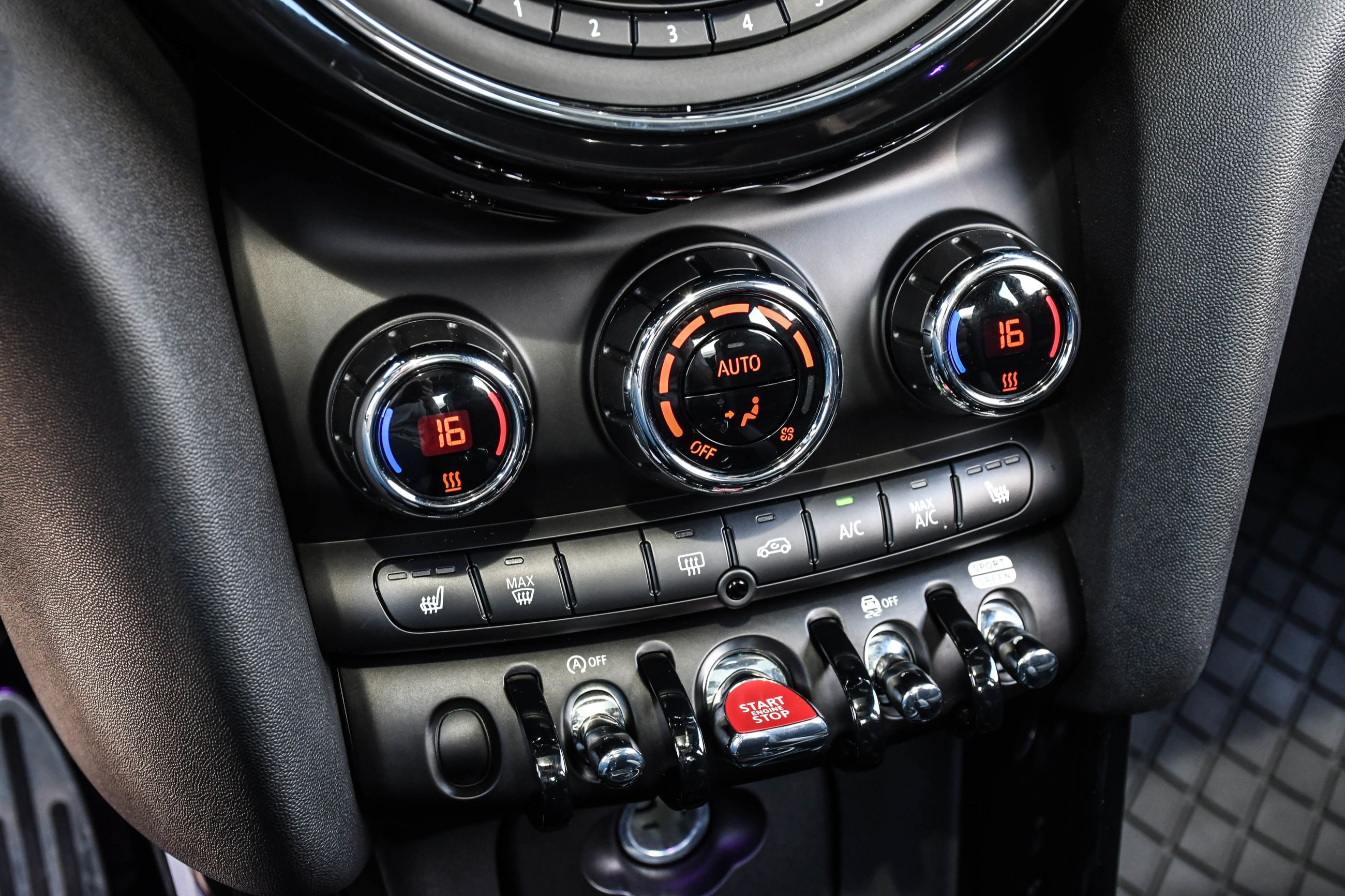 2021 MINI 3 Door in Saint-Bruno-de-Montarville, Quebec