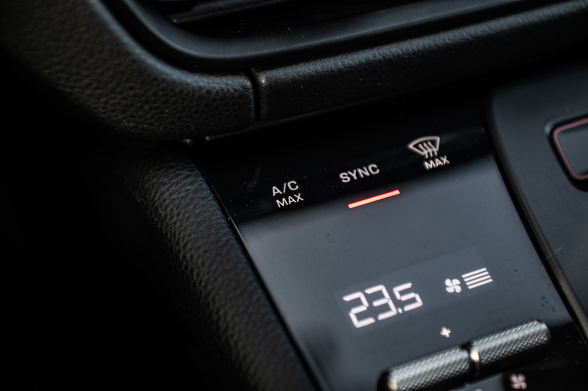 2022 Porsche Macan in Saint-Bruno-de-Montarville, Quebec