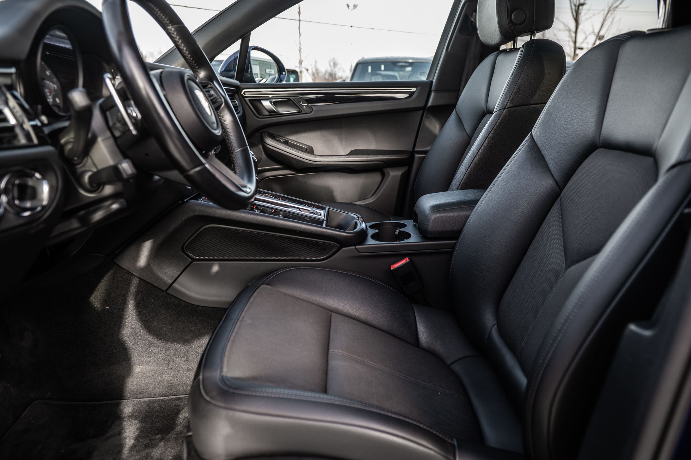 2022 Porsche Macan in Saint-Bruno-de-Montarville, Quebec