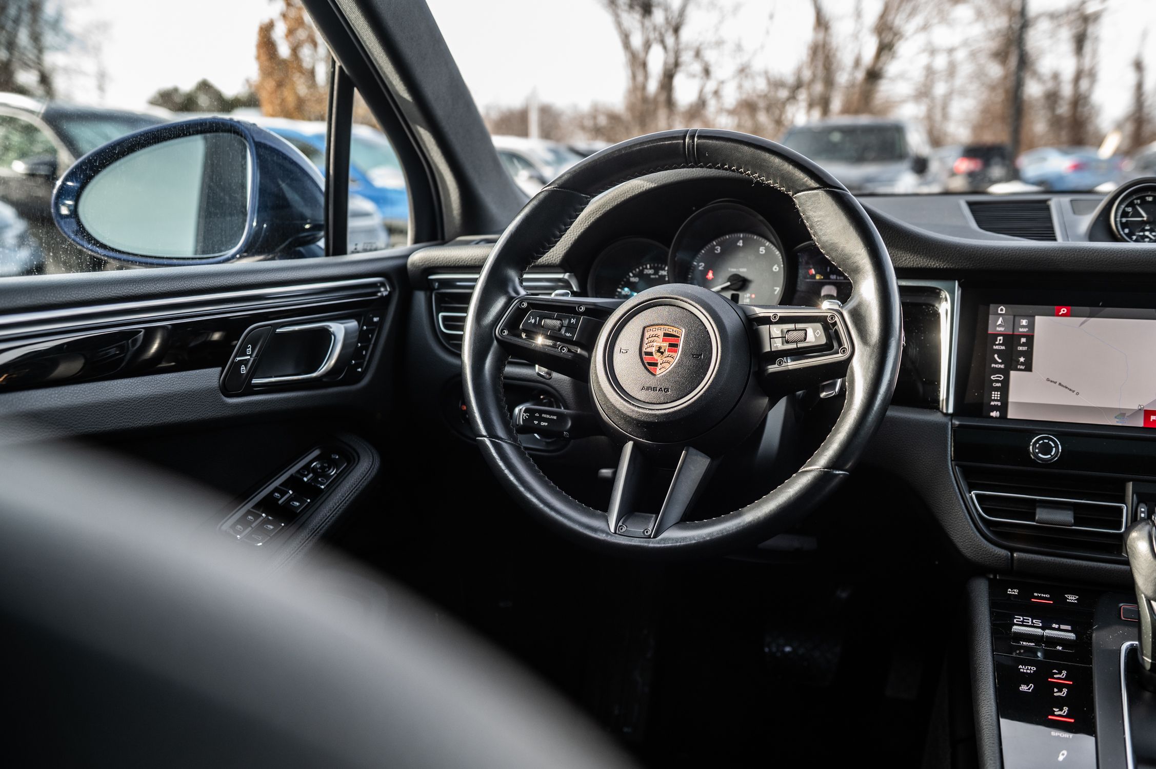 2022 Porsche Macan in Saint-Bruno-de-Montarville, Quebec