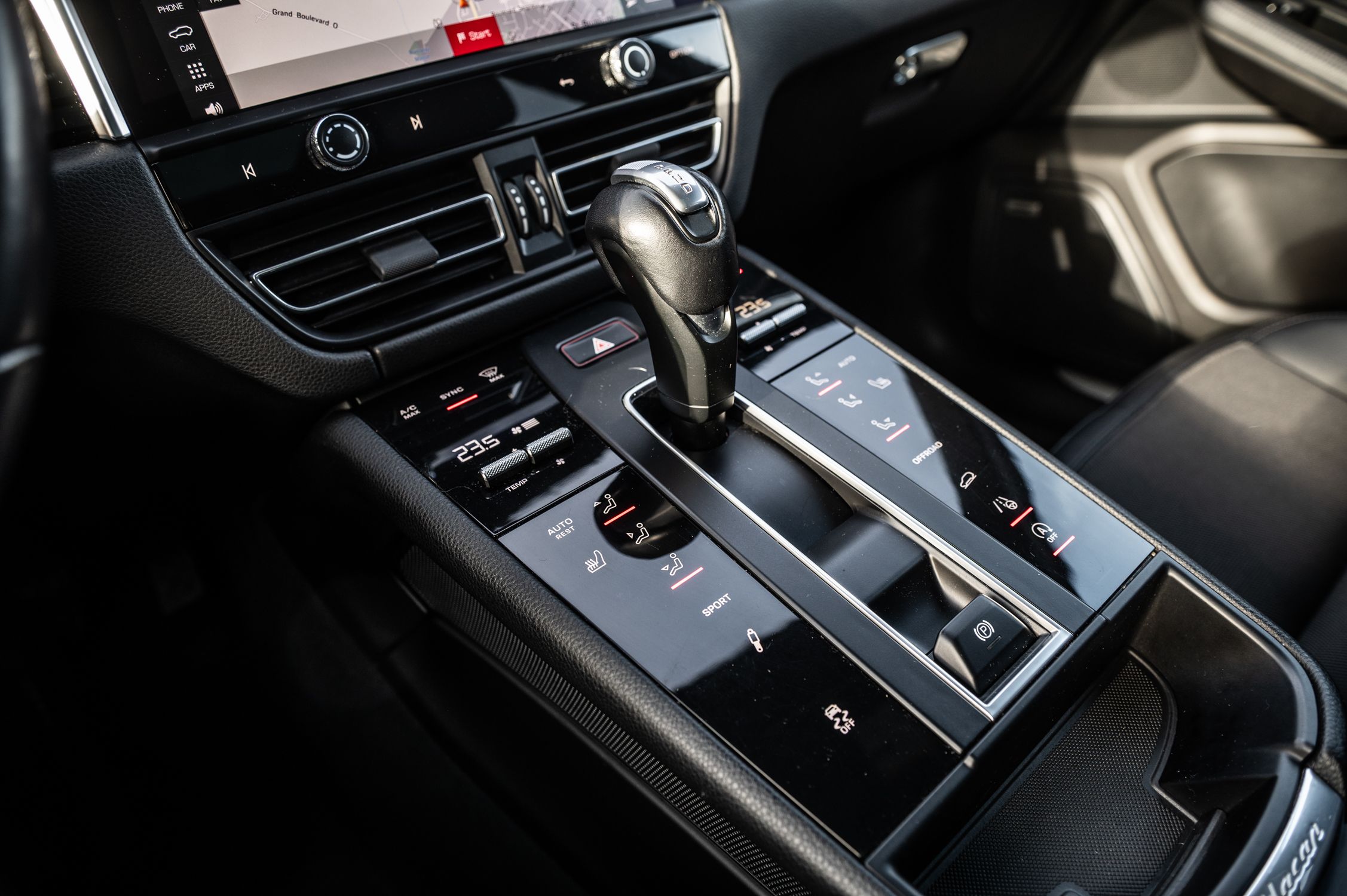 2022 Porsche Macan in Saint-Bruno-de-Montarville, Quebec