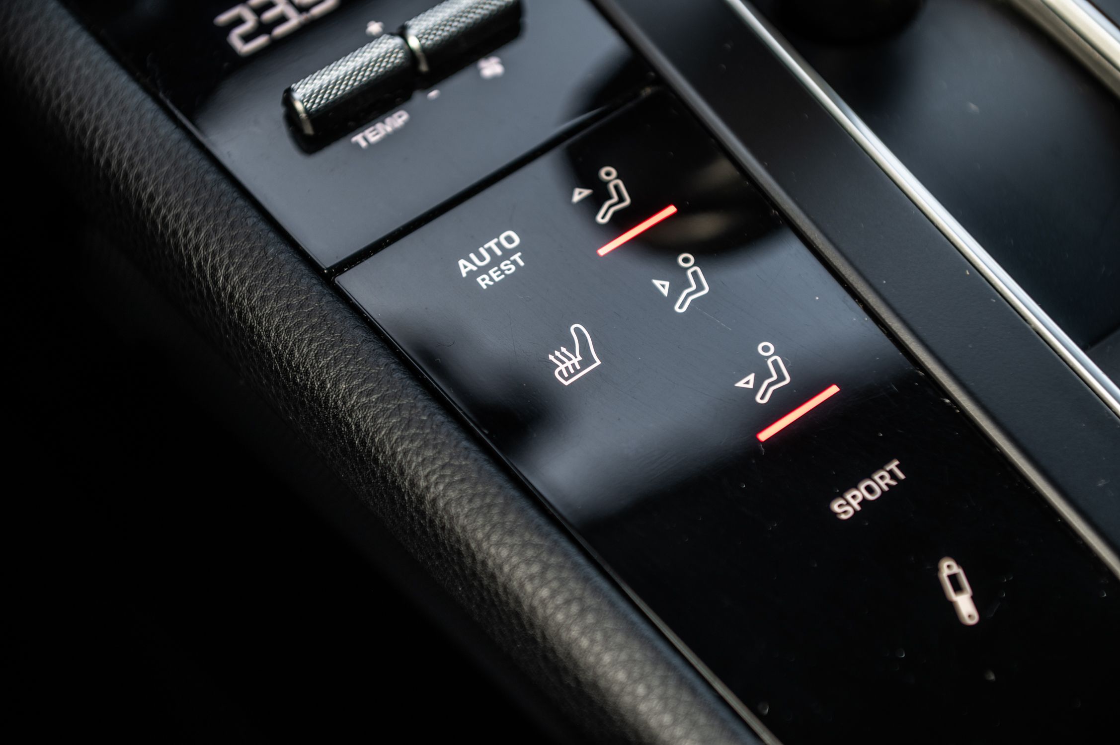 2022 Porsche Macan in Saint-Bruno-de-Montarville, Quebec