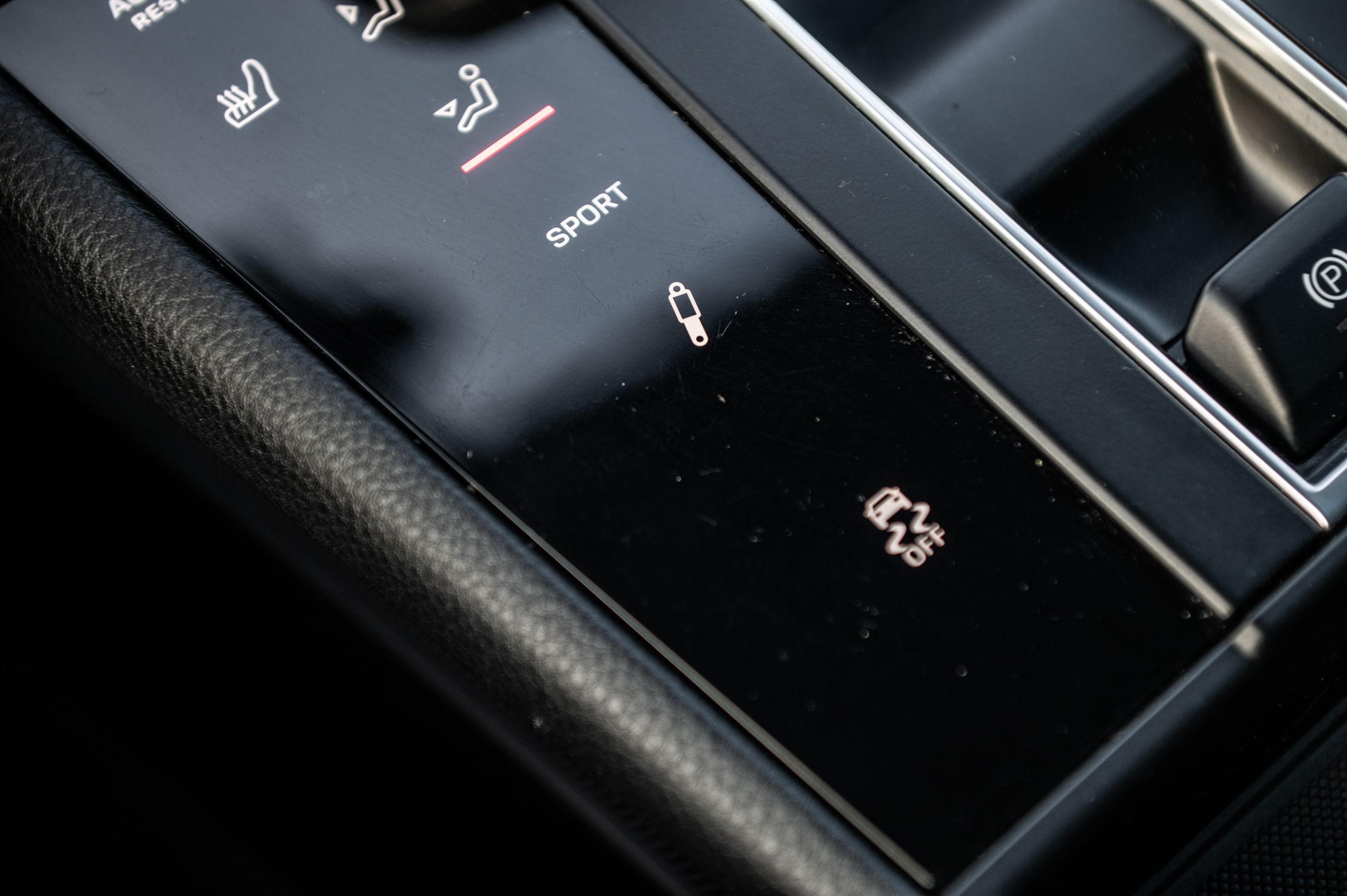 2022 Porsche Macan in Saint-Bruno-de-Montarville, Quebec