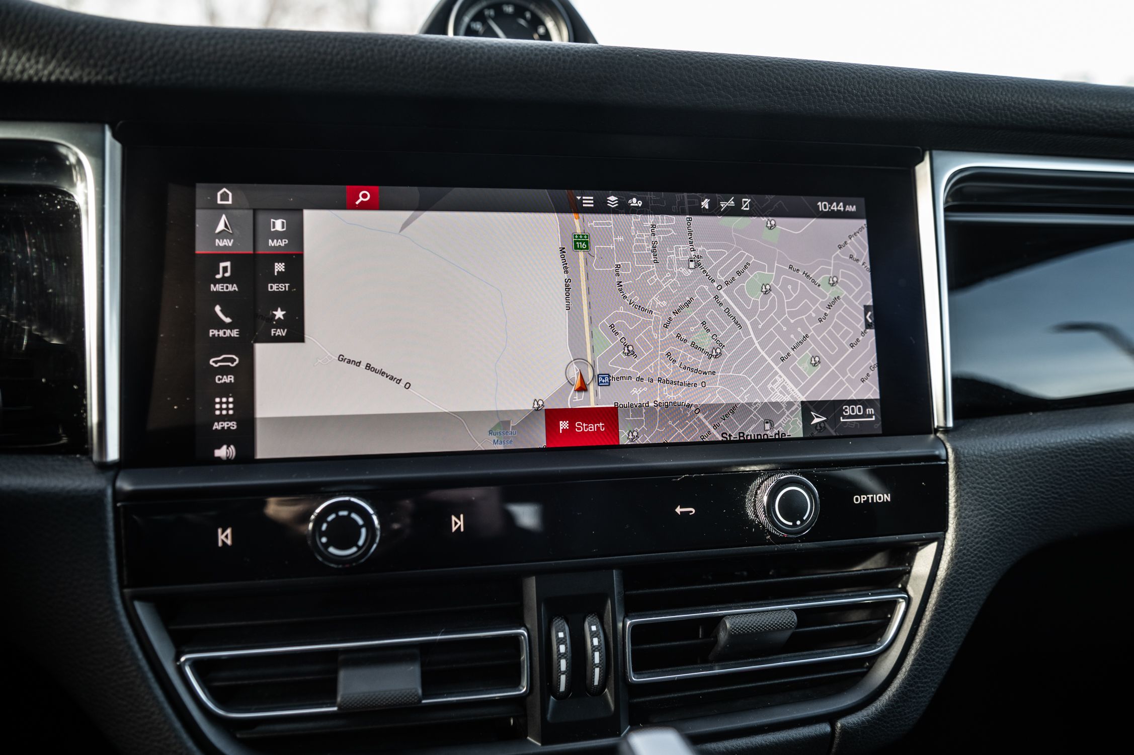 2022 Porsche Macan in Saint-Bruno-de-Montarville, Quebec