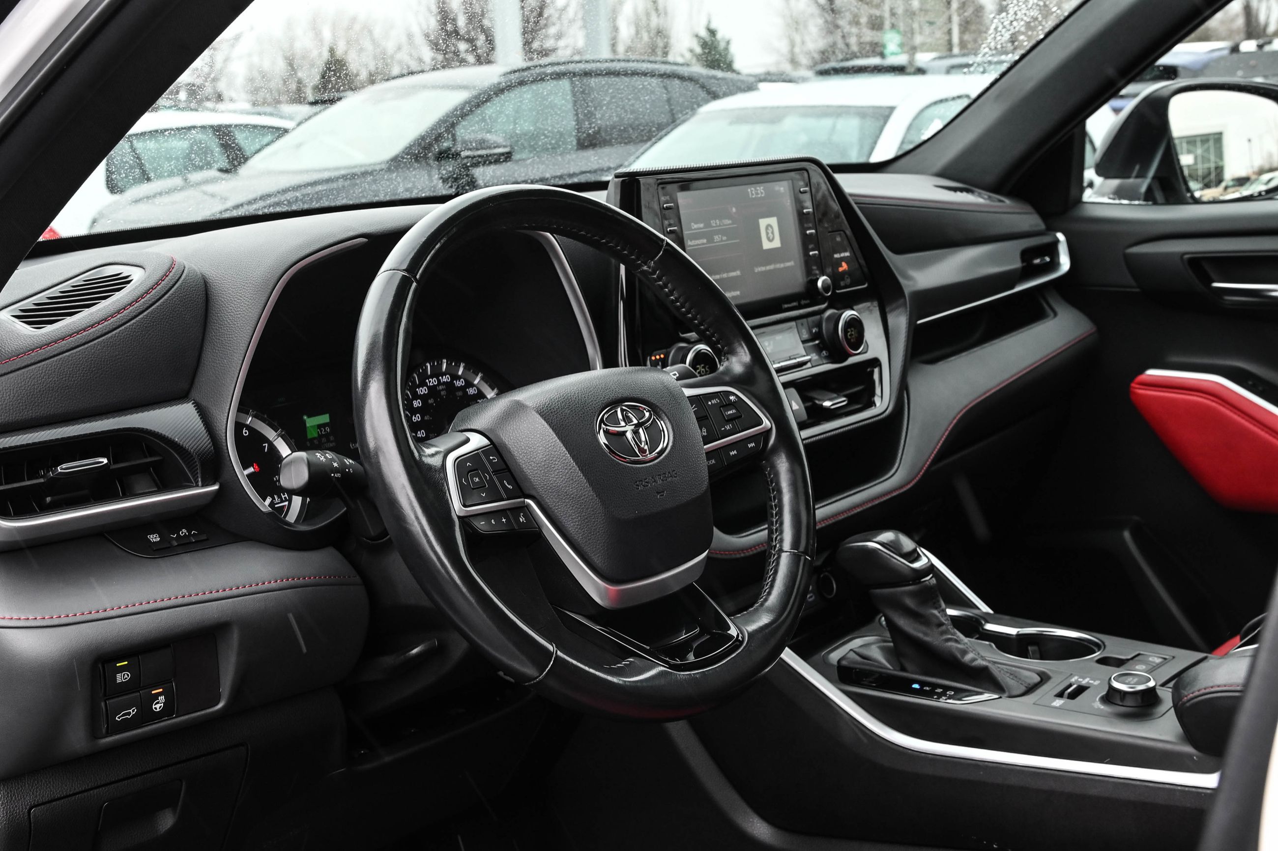 2022 Toyota Highlander in Saint-Bruno-de-Montarville, Quebec