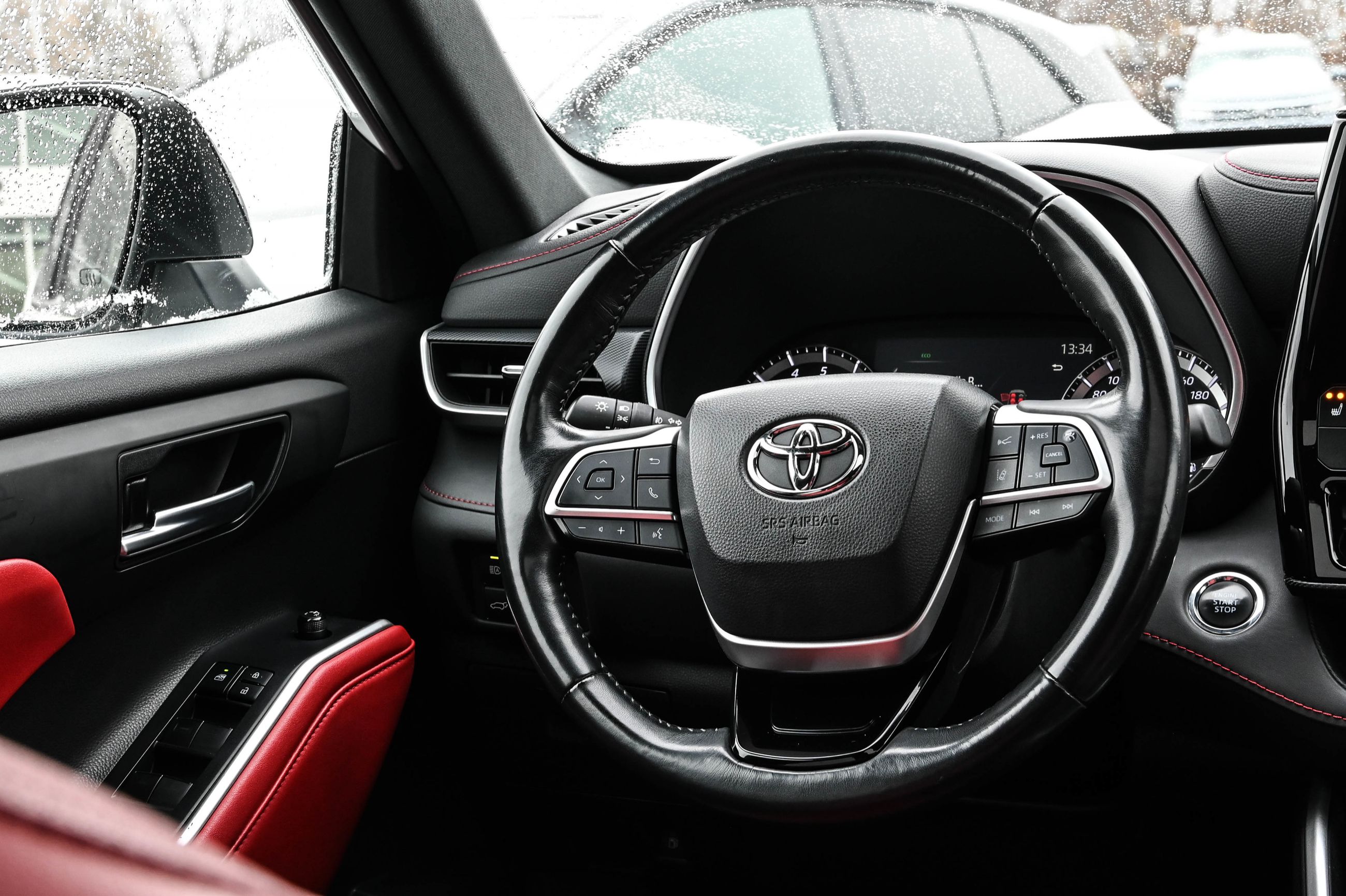 2022 Toyota Highlander in Saint-Bruno-de-Montarville, Quebec