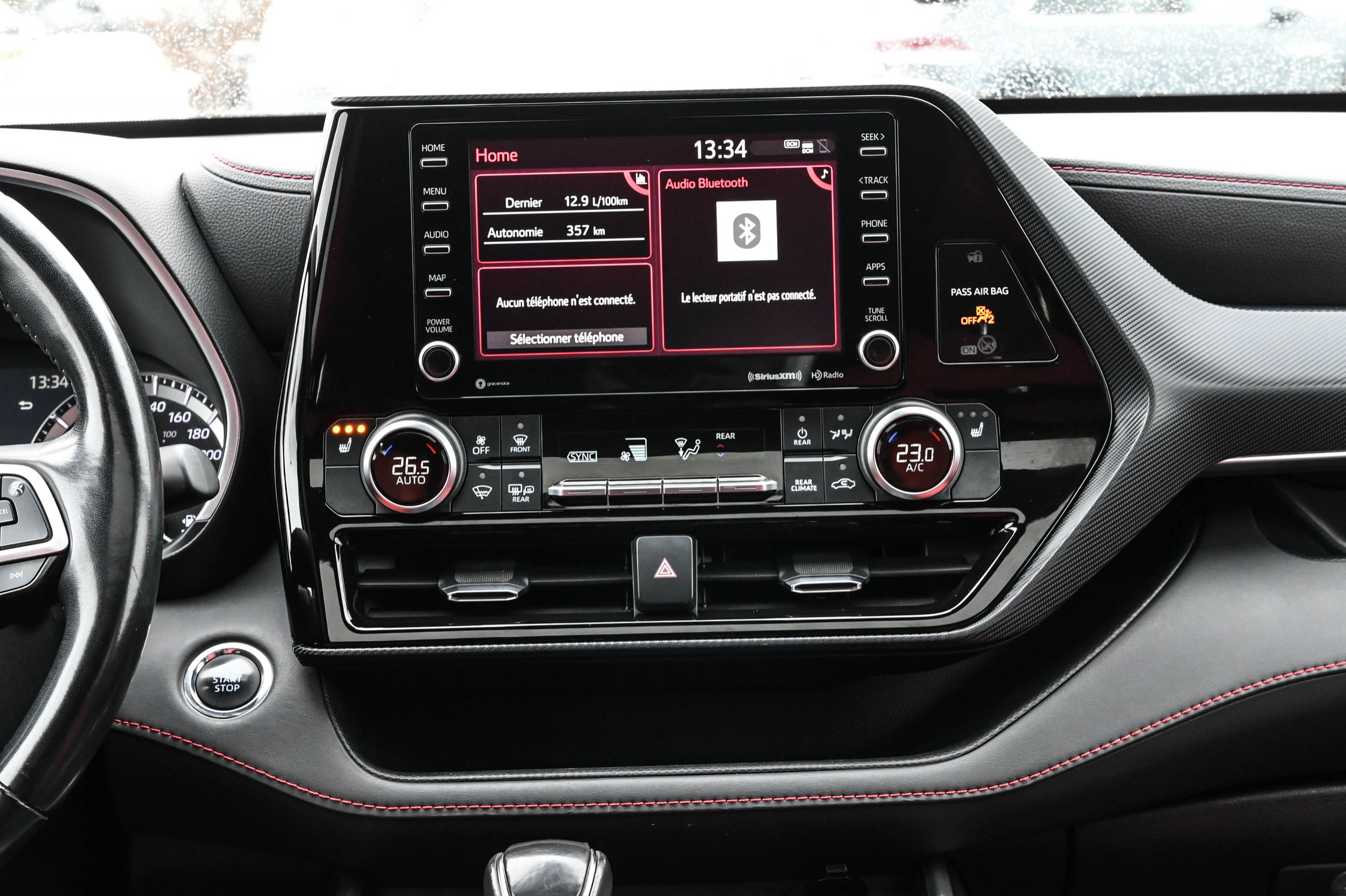 2022 Toyota Highlander in Saint-Bruno-de-Montarville, Quebec