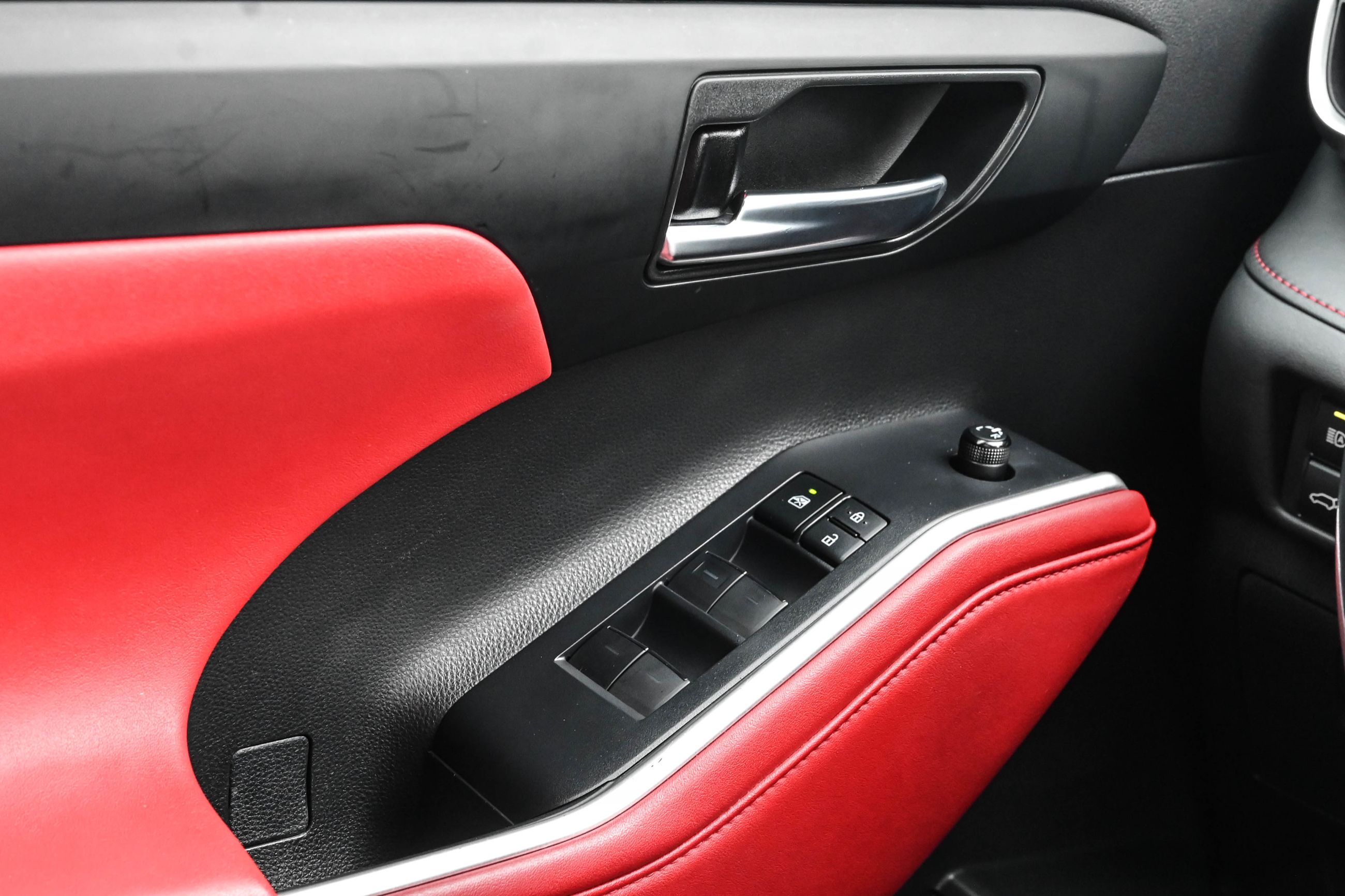 2022 Toyota Highlander in Saint-Bruno-de-Montarville, Quebec