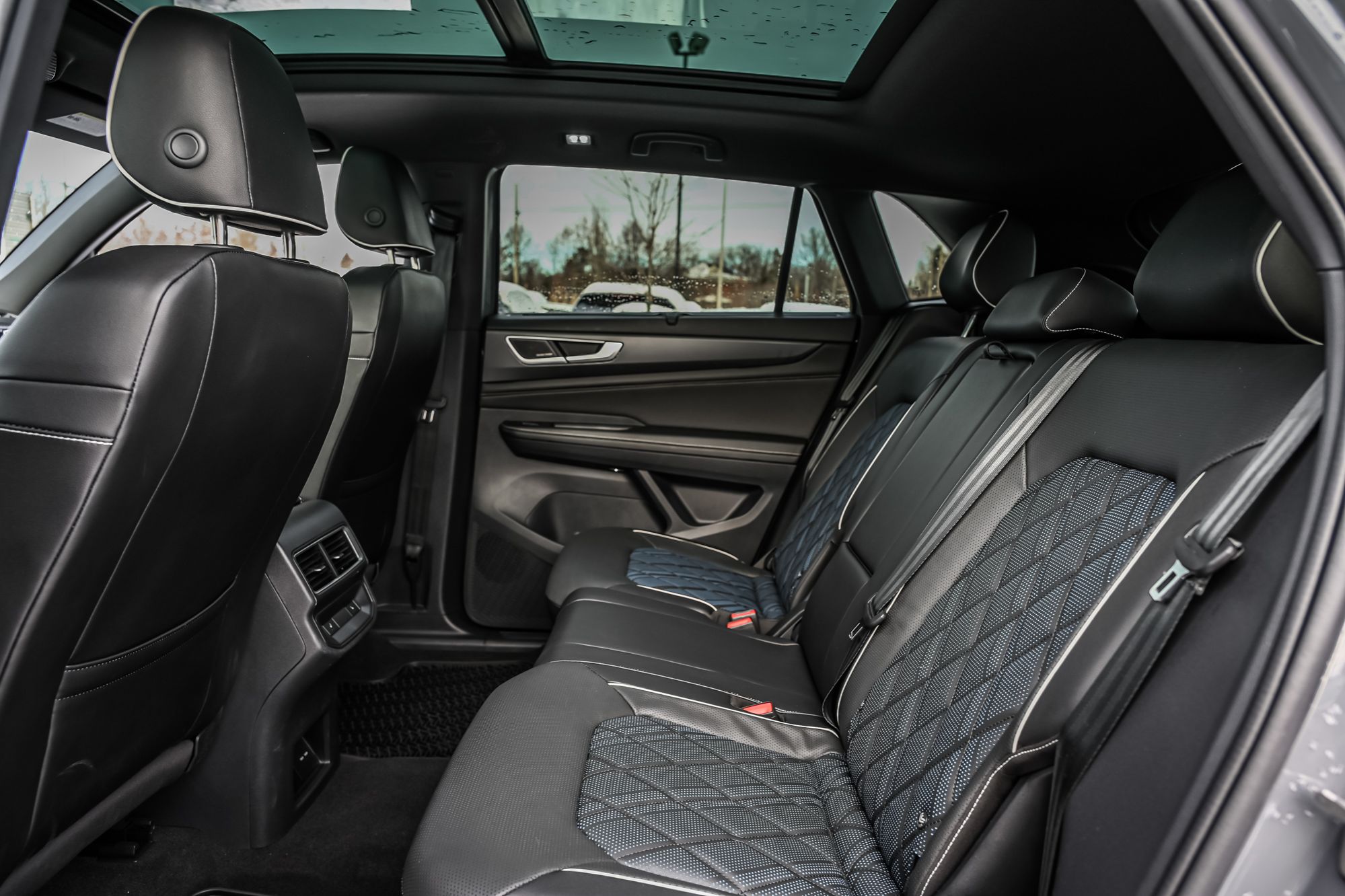 Volkswagen Atlas Cross Sport  2024 à Saint-Bruno-de-Montarville, Québec