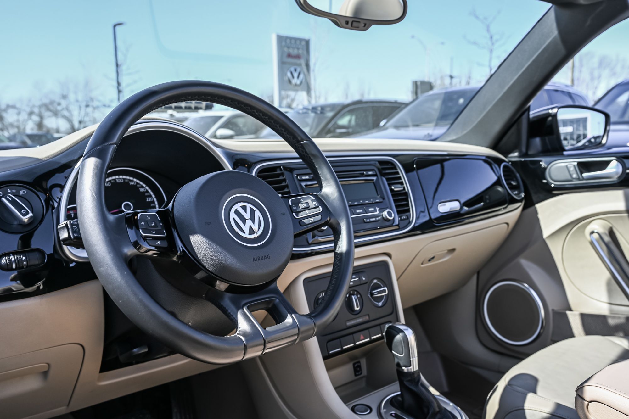2014 Volkswagen Beetle Convertible in Saint-Bruno-de-Montarville, Quebec