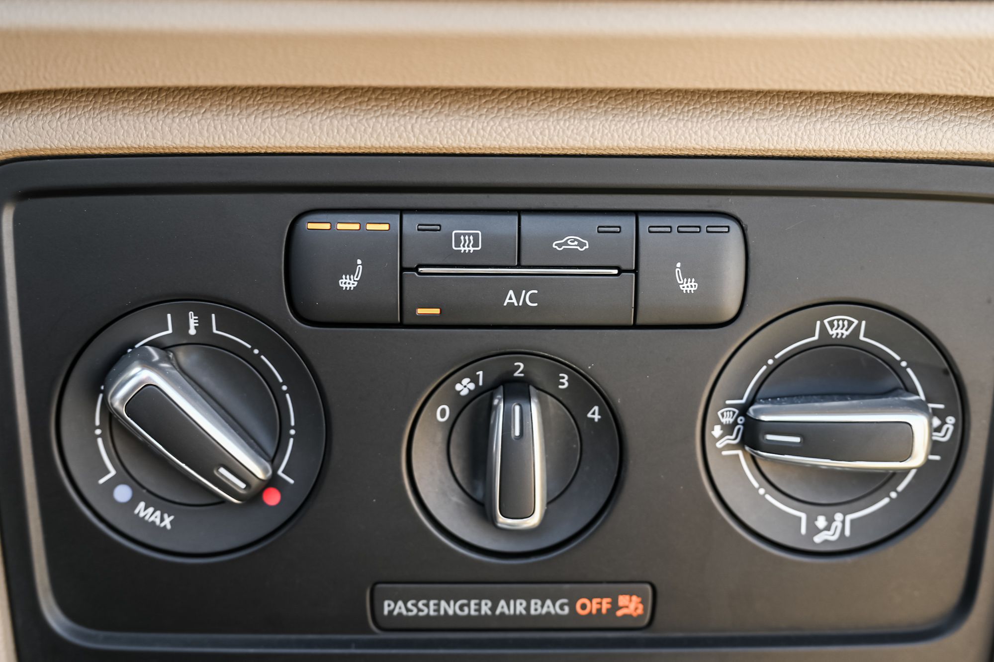 2014 Volkswagen Beetle Convertible in Saint-Bruno-de-Montarville, Quebec