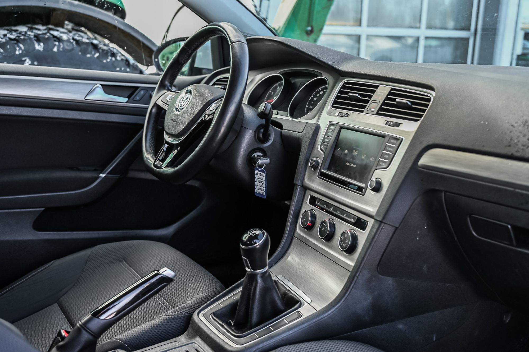 2017 Volkswagen Golf in Saint-Bruno-de-Montarville, Quebec