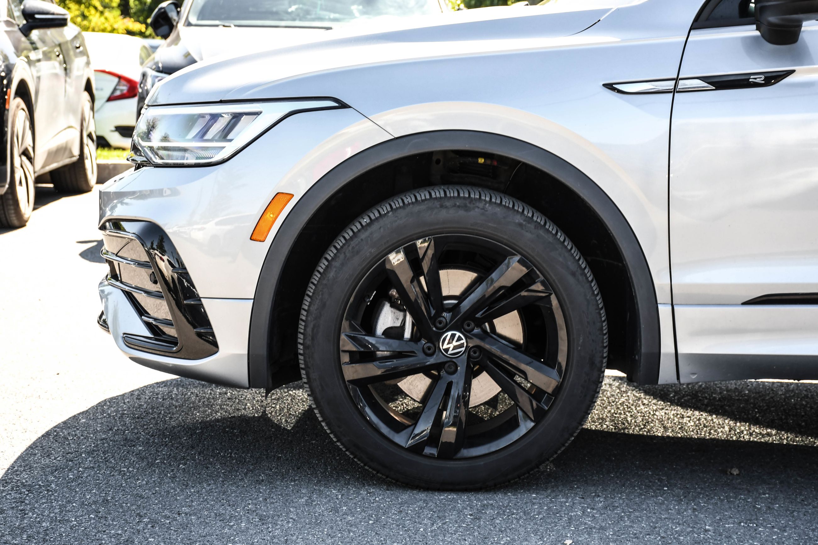 Photo 2023 Volkswagen Tiguan Comfortline R-Line Black Edition #5