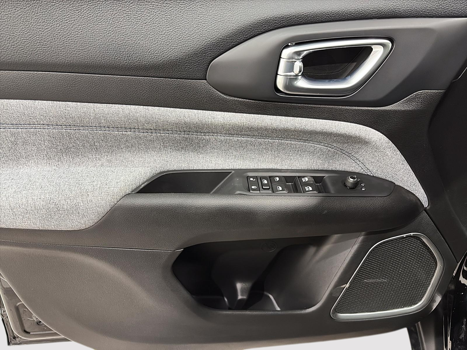 Photo 2026 Jeep Compass NORTH #8