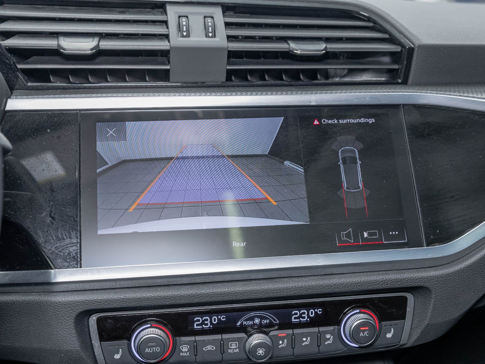 Audi Q3 2024 — photo 6