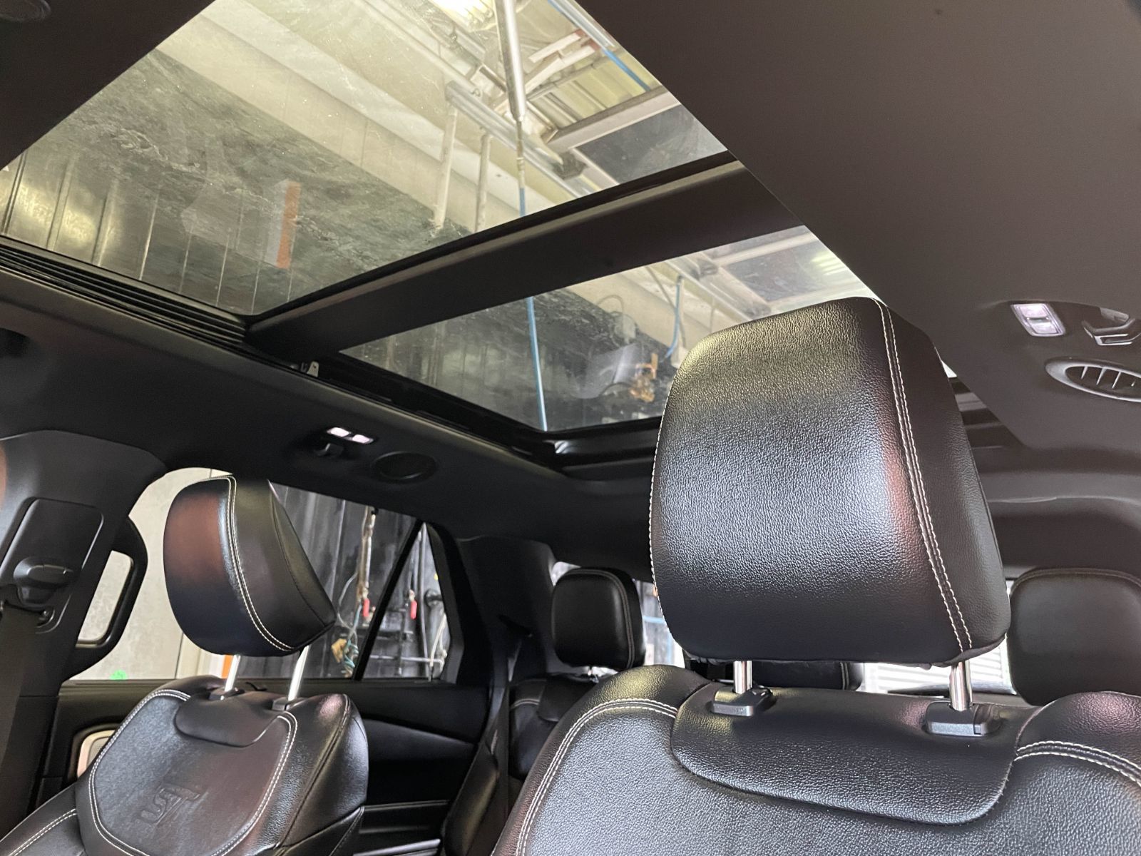 Ford Explorer 2021 — photo 7