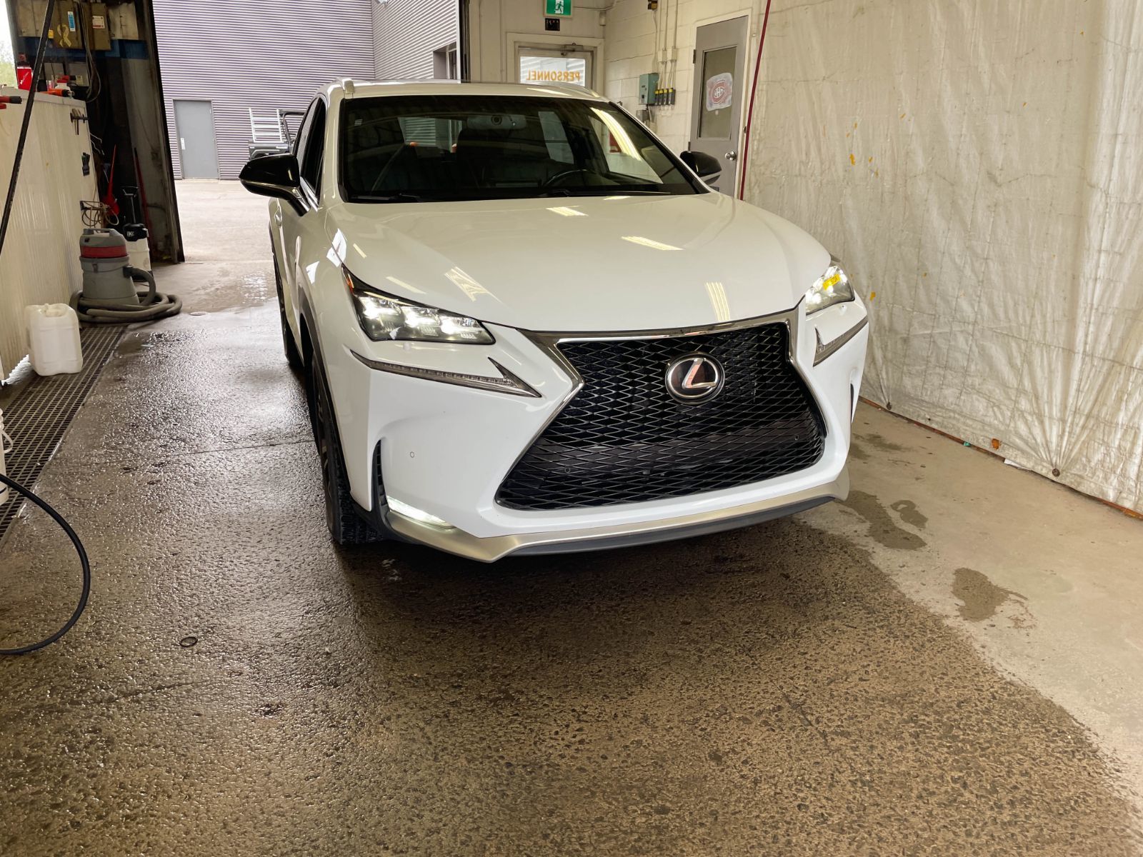 Lexus NX 200t 2017 — photo 8