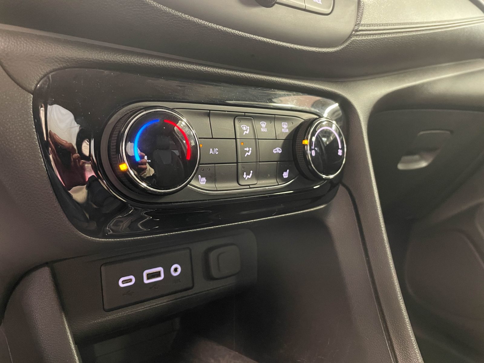 Buick Encore GX 2020 — photo 7