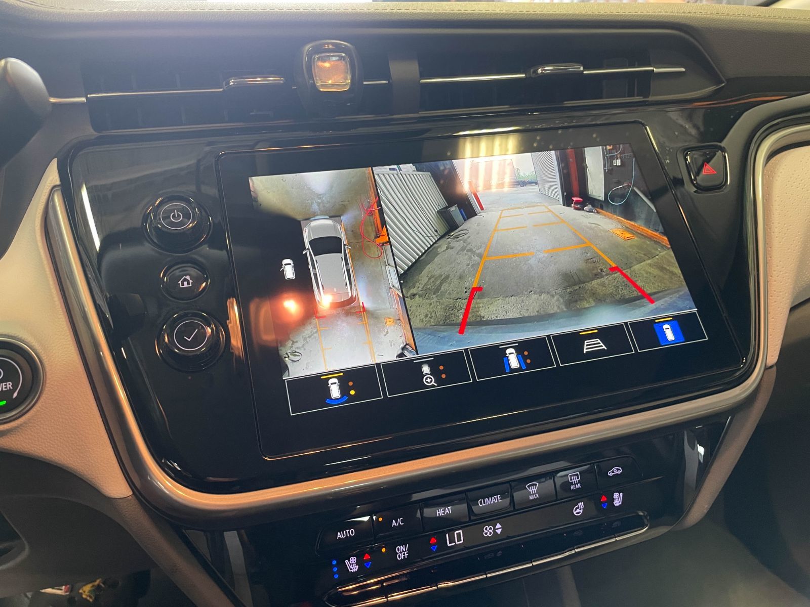 Chevrolet Bolt EUV 2023 — photo 8
