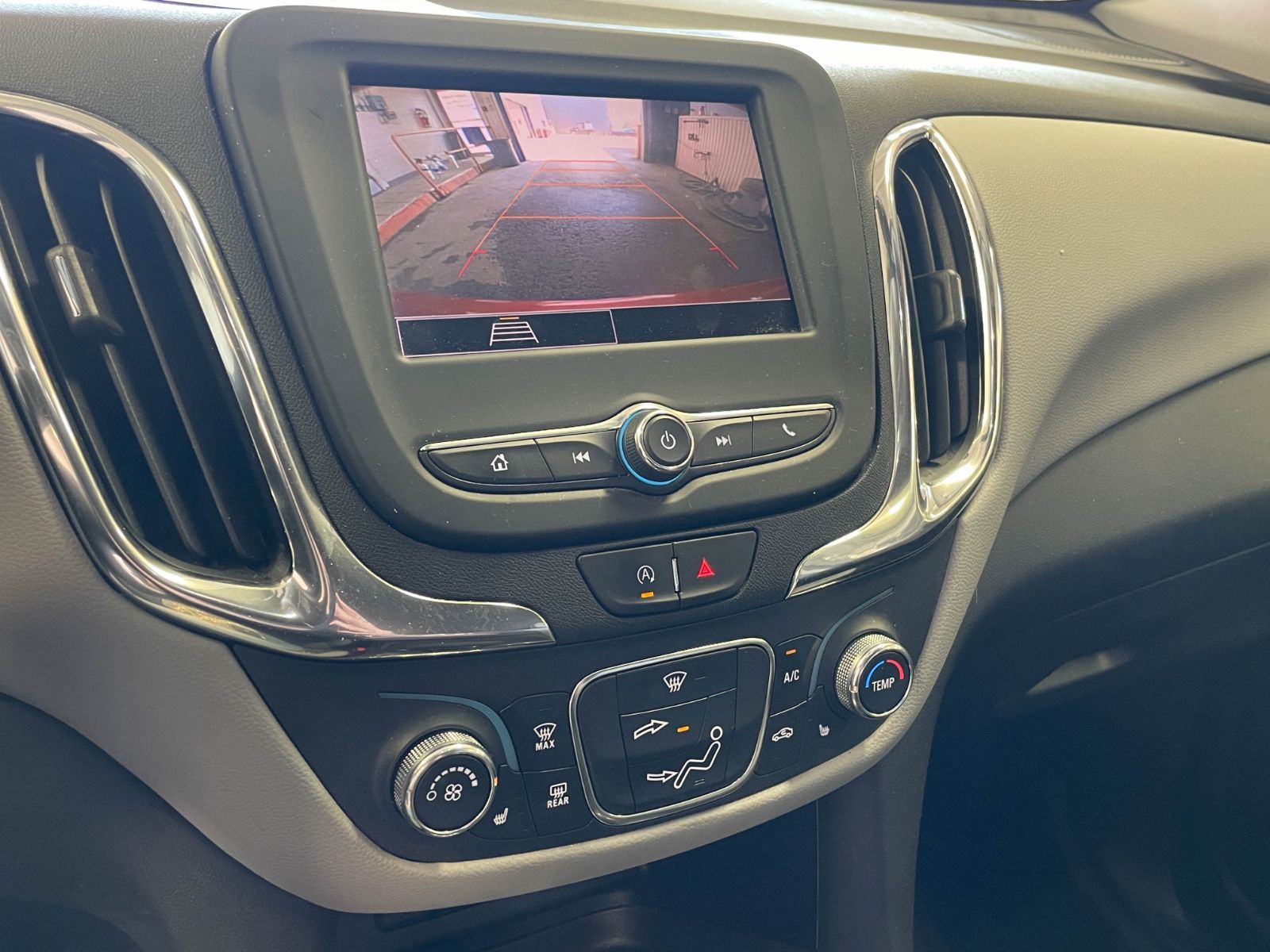 Chevrolet Equinox 2023 — photo 8
