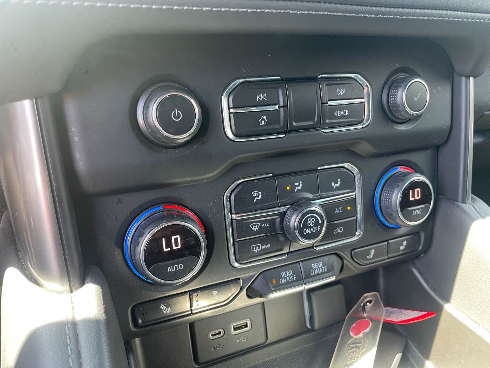 Chevrolet Tahoe 2021 — photo 6
