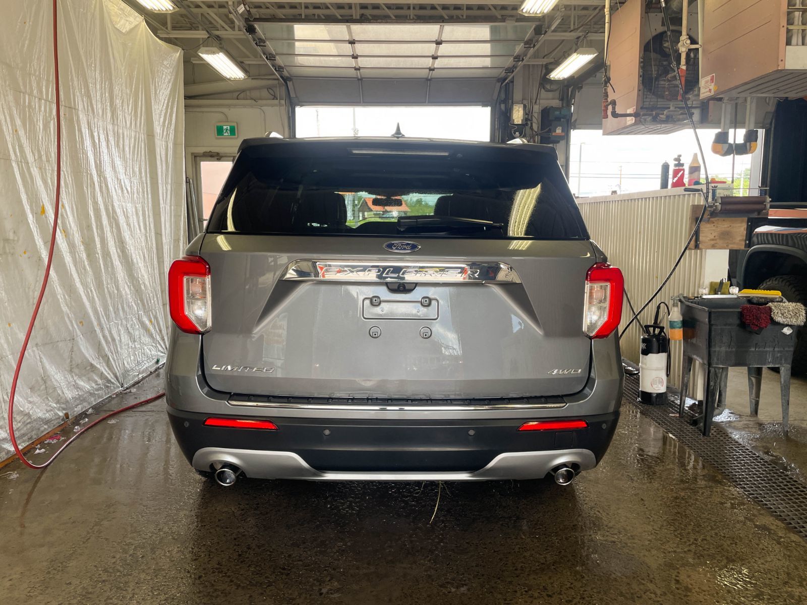 Ford Explorer 2023 — photo 8
