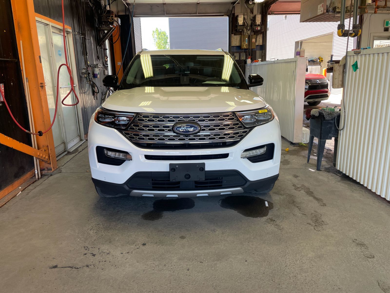 Ford Explorer 2023 — photo 7