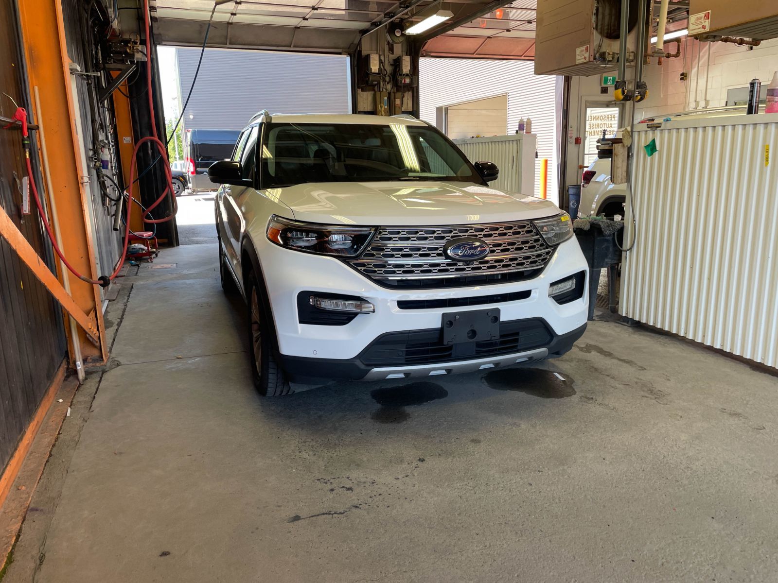 Ford Explorer 2023 — photo 8