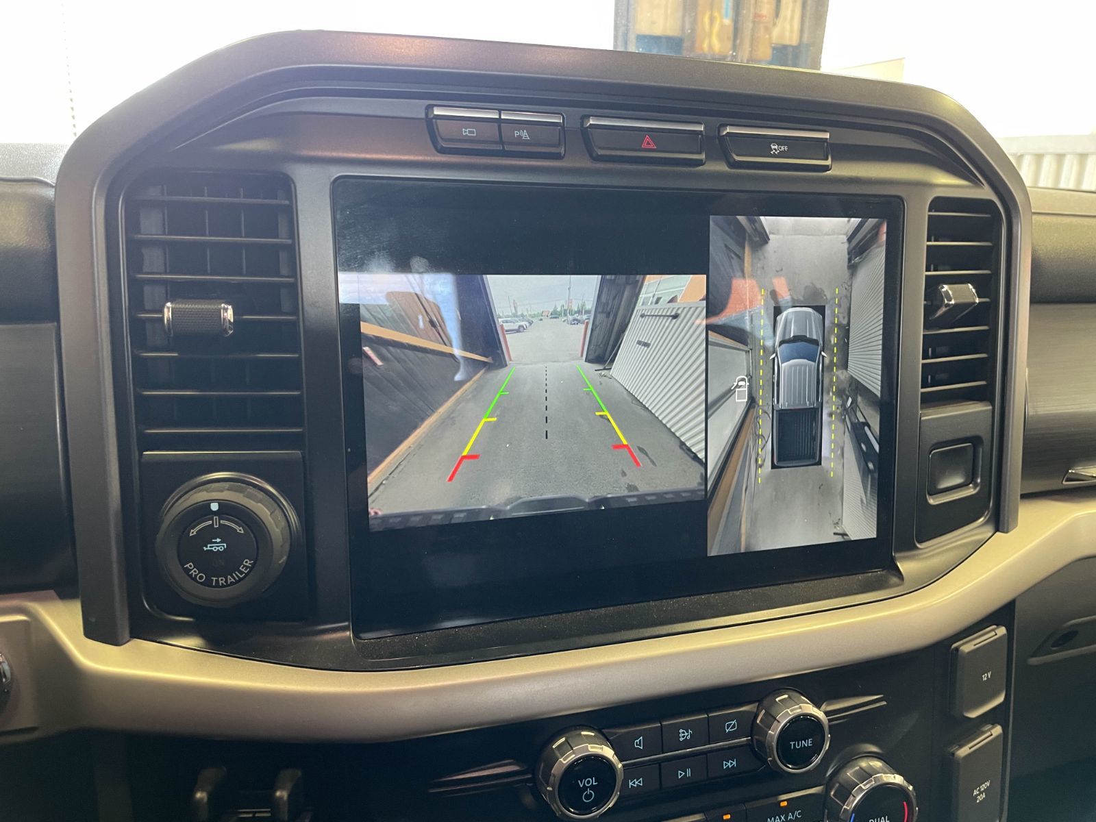Ford F-150 Lightning 2023 — photo 8