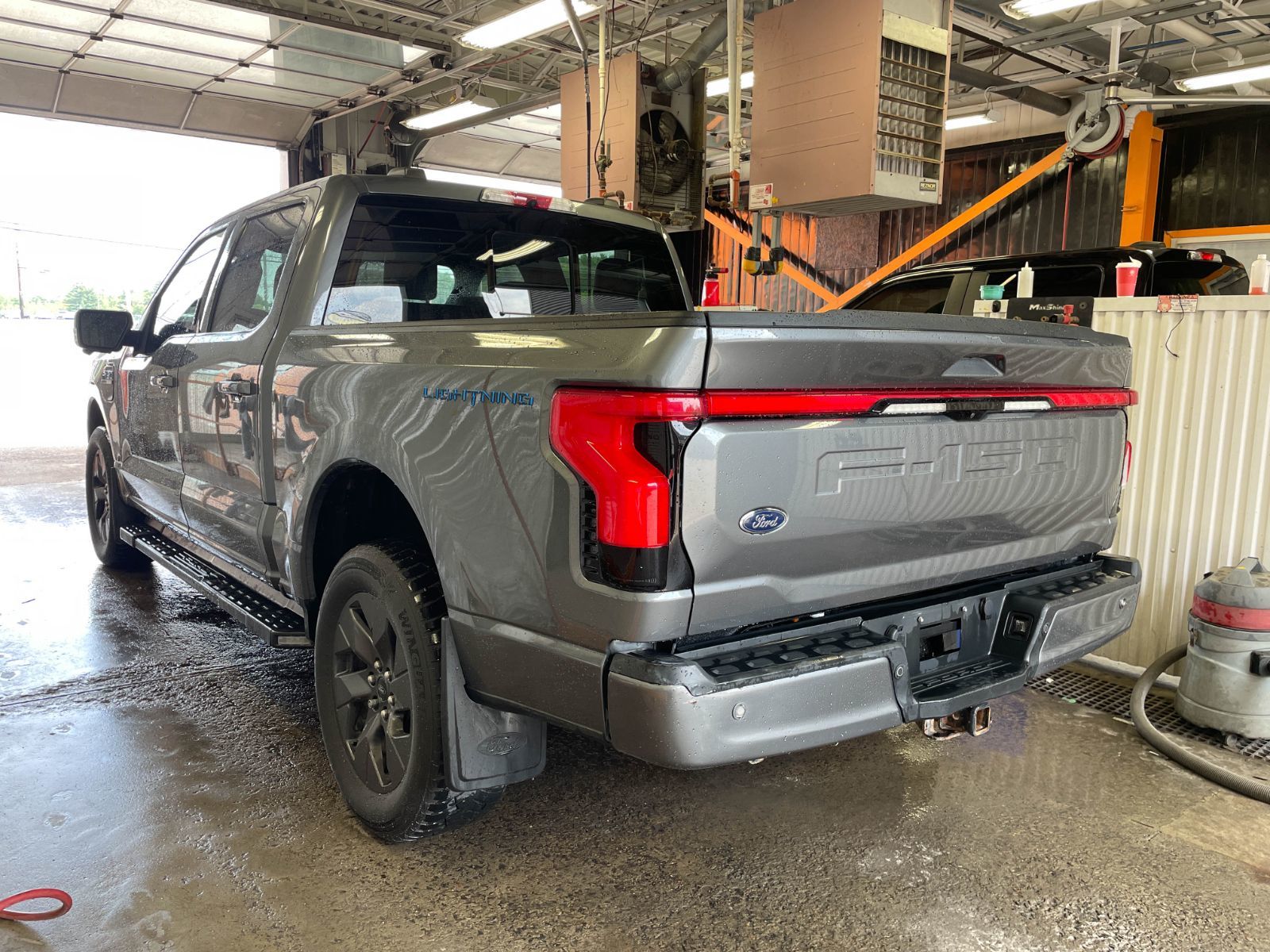 Ford F-150 Lightning 2023 — photo 8