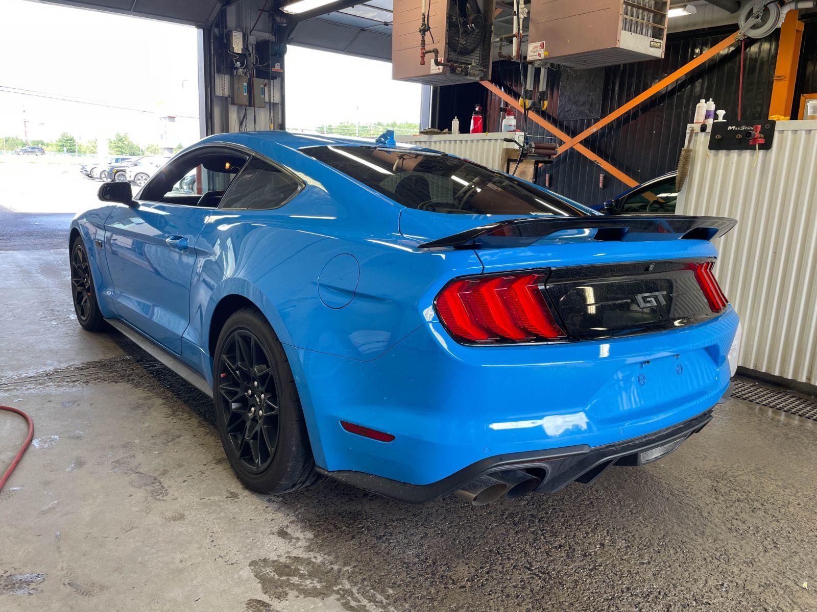 Ford Mustang 2022 — photo 8