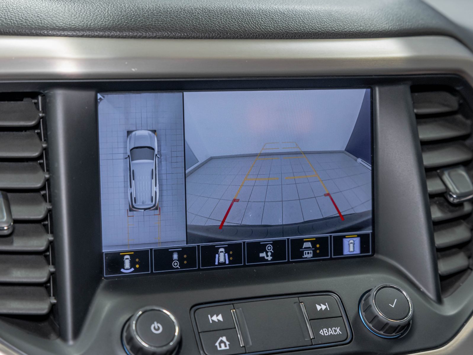 GMC Acadia 2023 — photo 7
