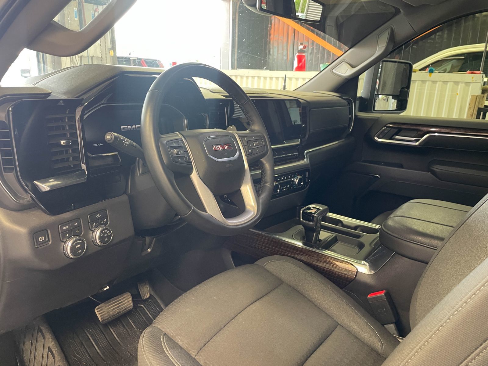 GMC Sierra 1500 2026 — photo 8