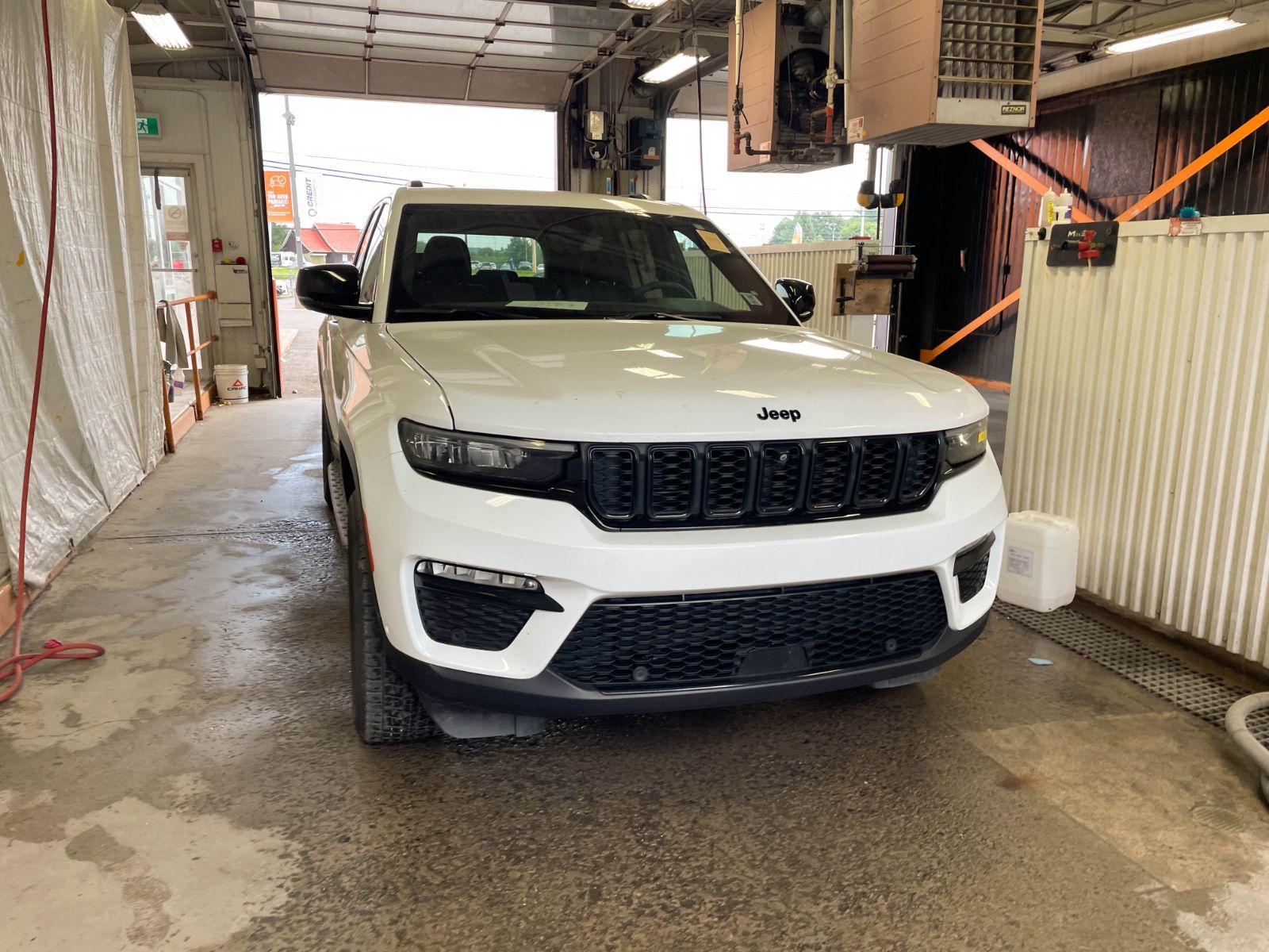 Jeep Grand Cherokee 2024 — photo 8