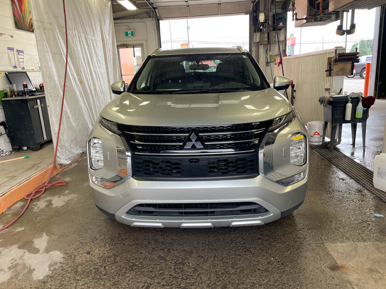 Mitsubishi Outlander Plug-In Hybrid 2024 — photo 8