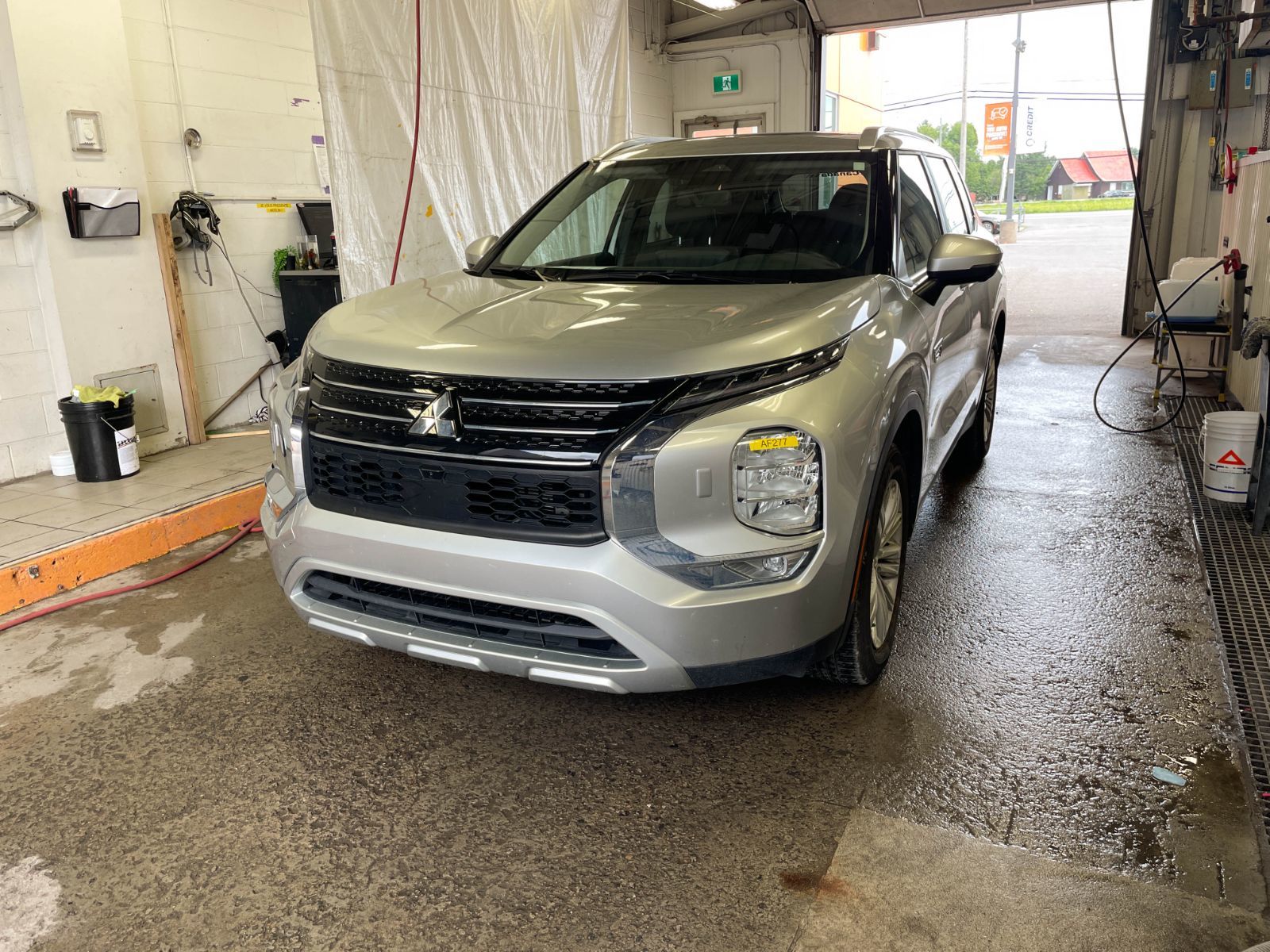 Mitsubishi Outlander Plug-In Hybrid 2024 — photo 6